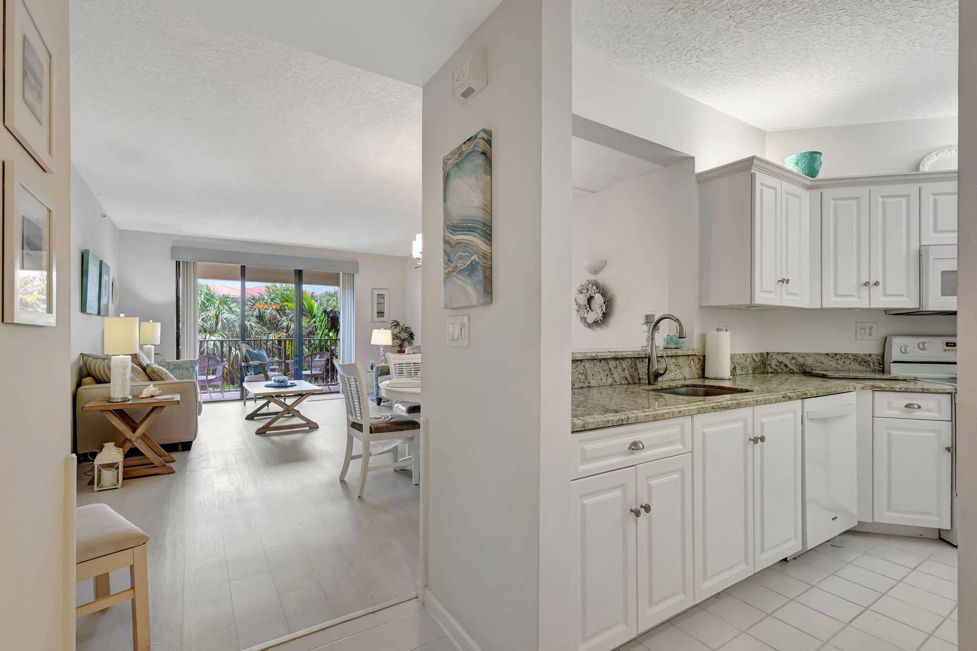 800 Uno Lago Drive, #302, Juno Beach, FL 33408 Kitchen