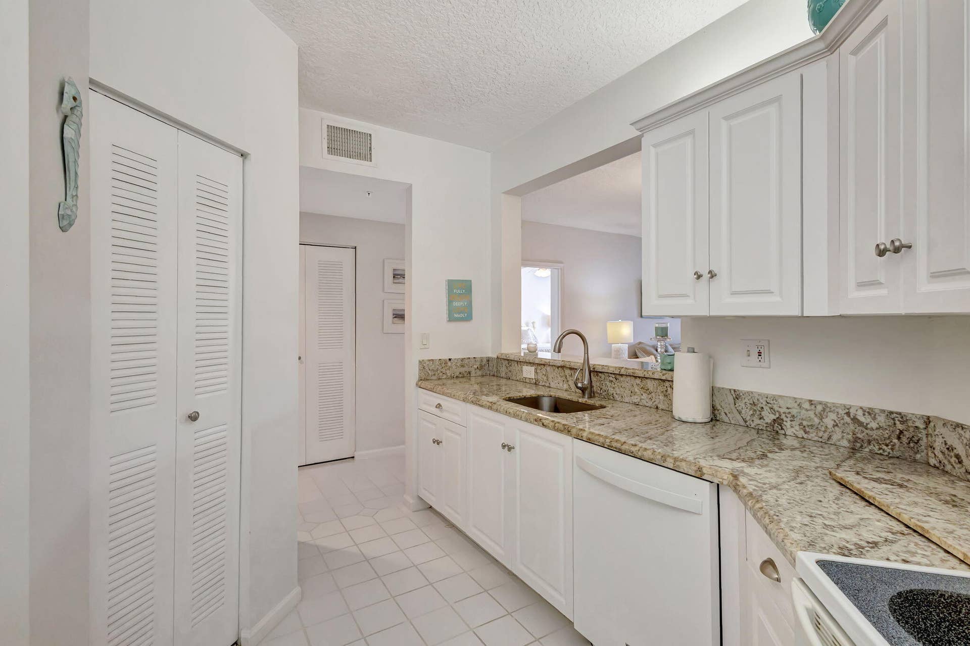 800 Uno Lago Drive, #302, Juno Beach, FL 33408 Kitchen