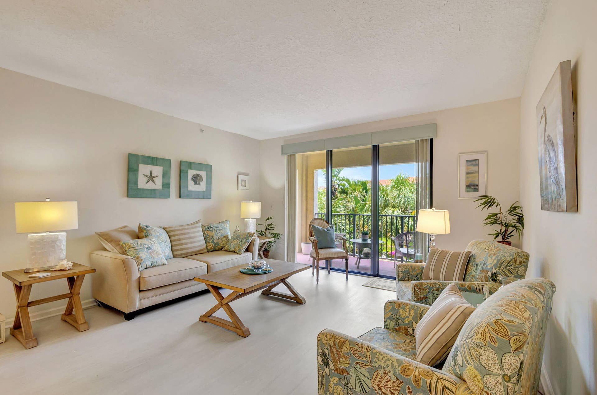 800 Uno Lago Drive, #302, Juno Beach, FL 33408 Living Space