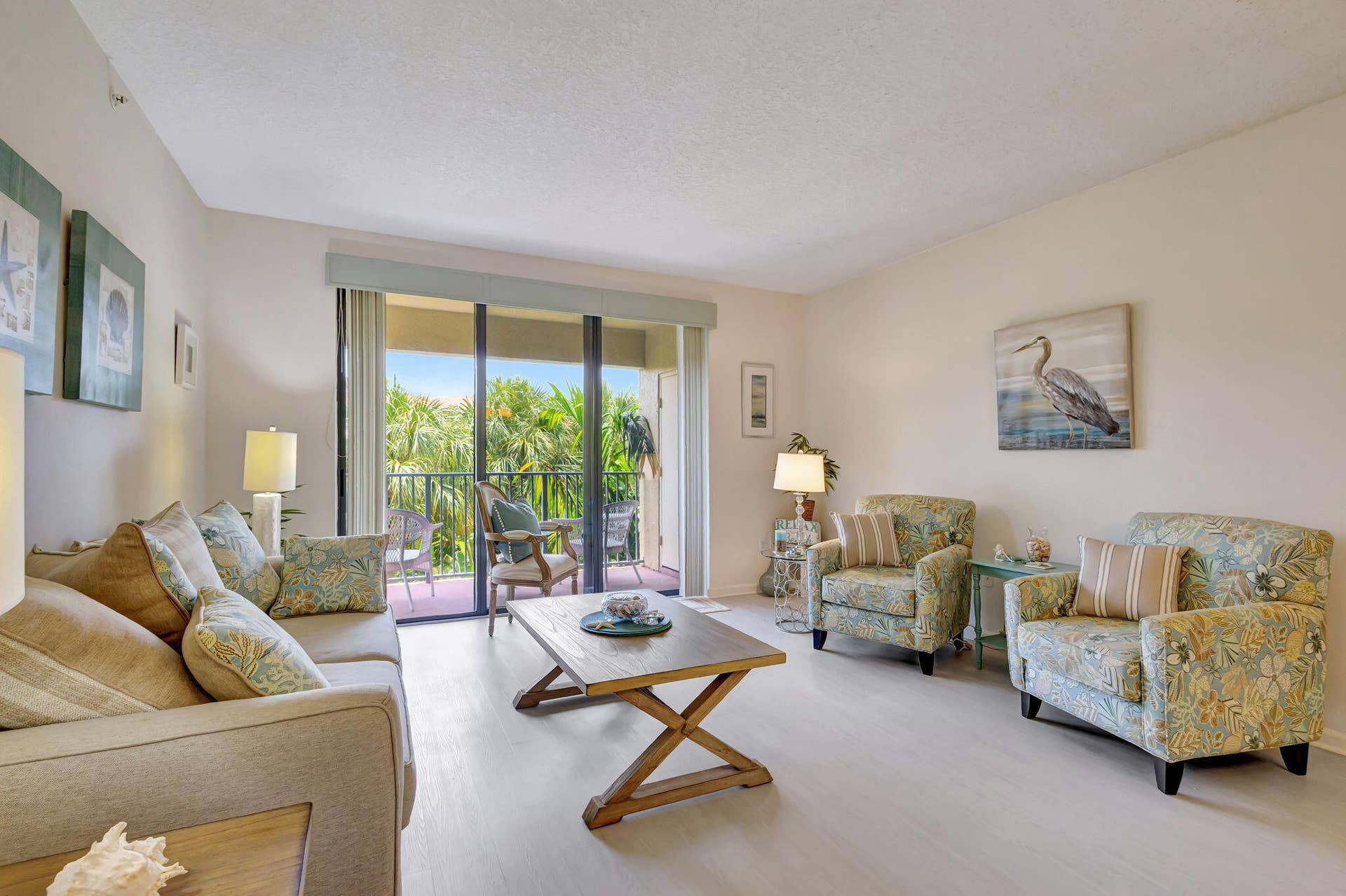 800 Uno Lago Drive, #302, Juno Beach, FL 33408 Living Space