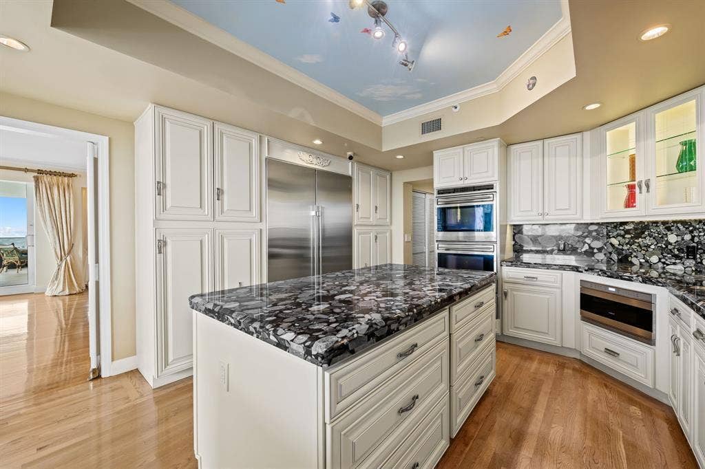 3055 Harbor Drive, #1603, Fort Lauderdale, FL 33316 Kitchen