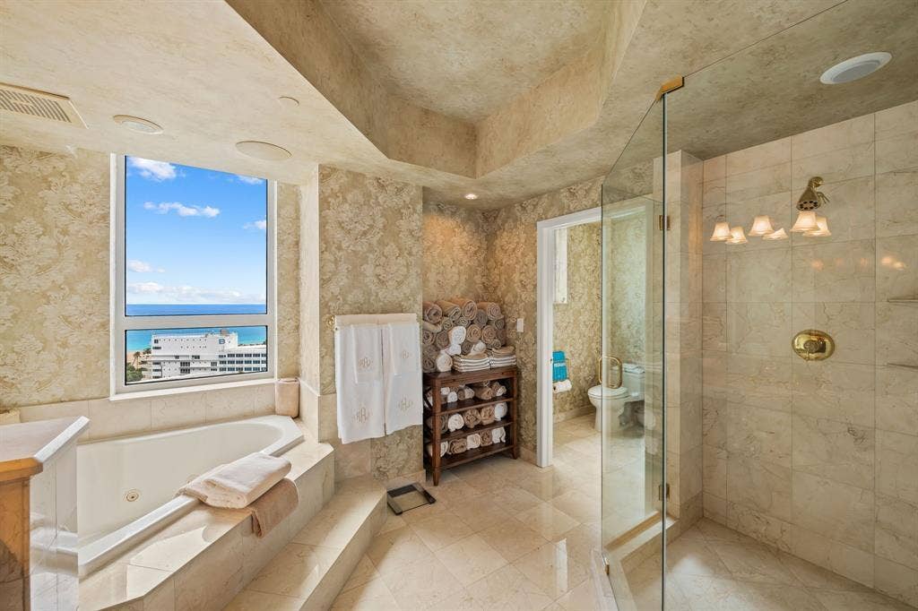 3055 Harbor Drive, #1603, Fort Lauderdale, FL 33316 Actual Primary Bathroom