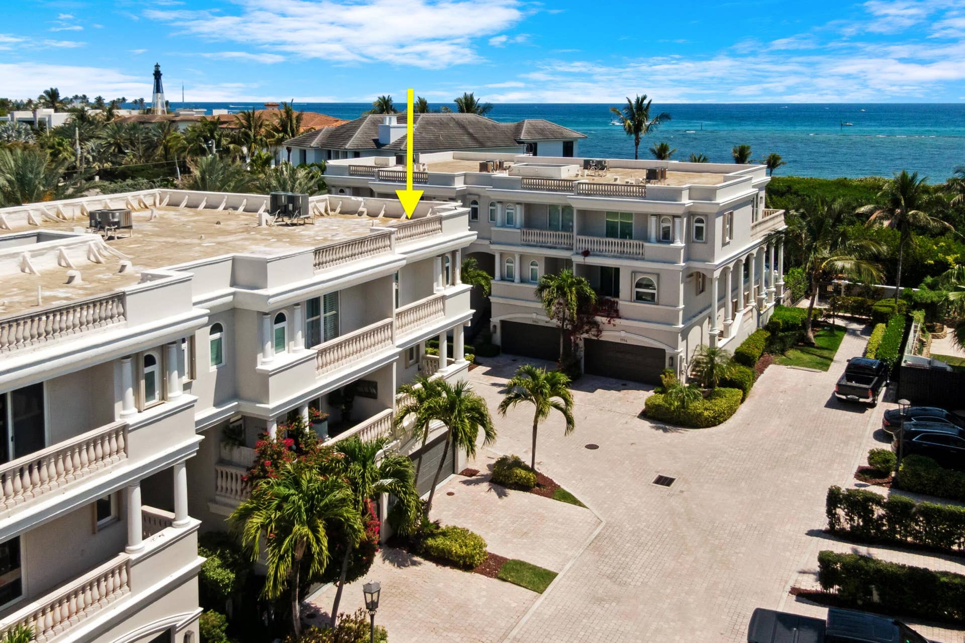 1792 Bay Drive, #27, Pompano Beach, FL 33062 51_accutour_01 1792-bay-dr-27 -063 arrow