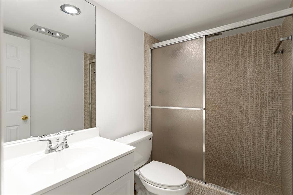3100 NE 48th Court, #413, Lighthouse Point, Lighthouse Point, FL 33064 Guest Bath