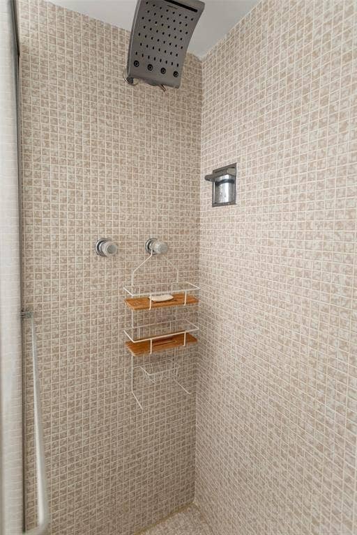 3100 NE 48th Court, #413, Lighthouse Point, Lighthouse Point, FL 33064 Guest Shower
