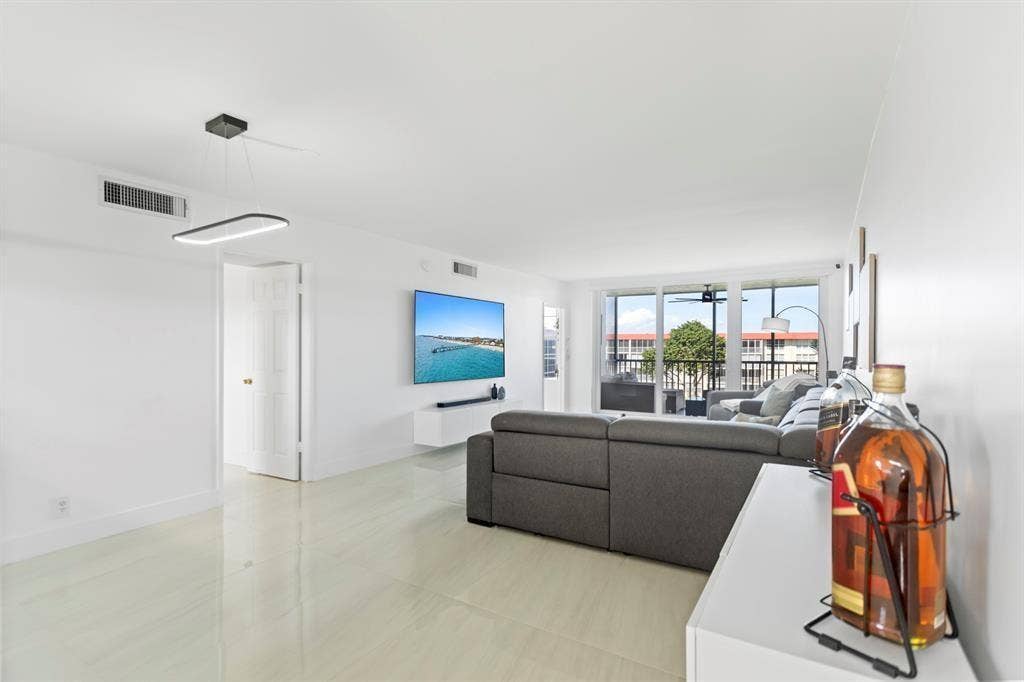 3100 NE 48th Court, #413, Lighthouse Point, Lighthouse Point, FL 33064 Open Floor Plan