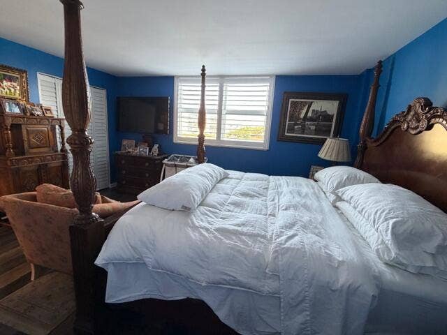 Master bedroom with lake view