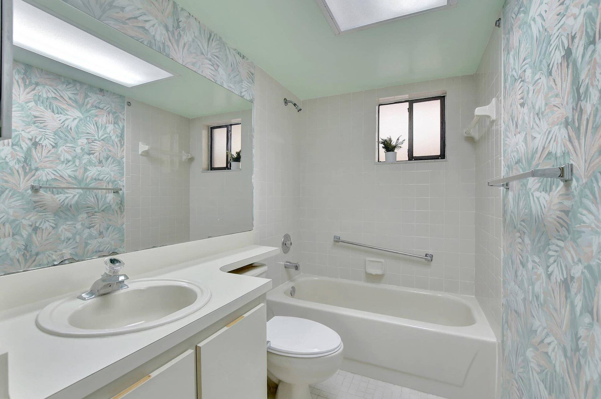 5340 Las Verdes Circle, #208, Delray Beach, FL 33484 20-web-or-mls-DSC_3076