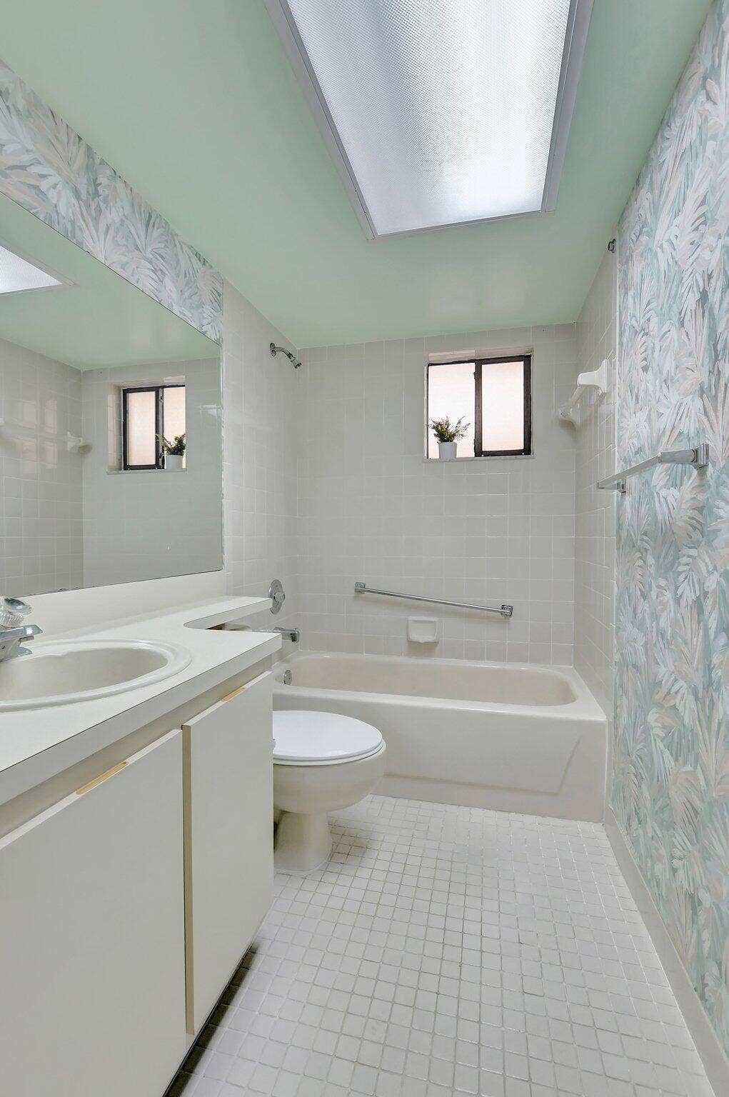 5340 Las Verdes Circle, #208, Delray Beach, FL 33484 21-web-or-mls-DSC_3081