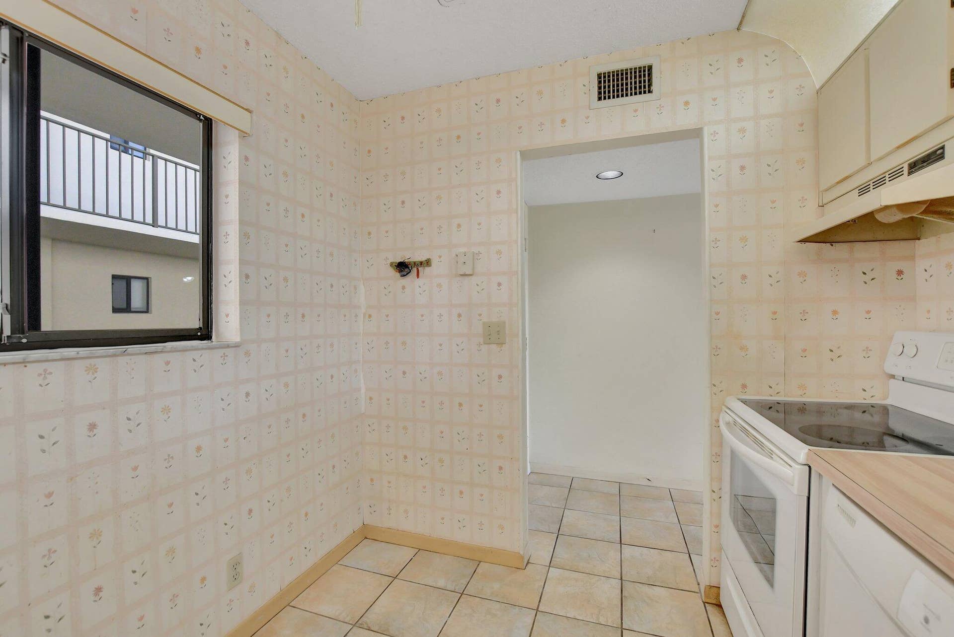5340 Las Verdes Circle, #208, Delray Beach, FL 33484 12-web-or-mls-DSC_3036