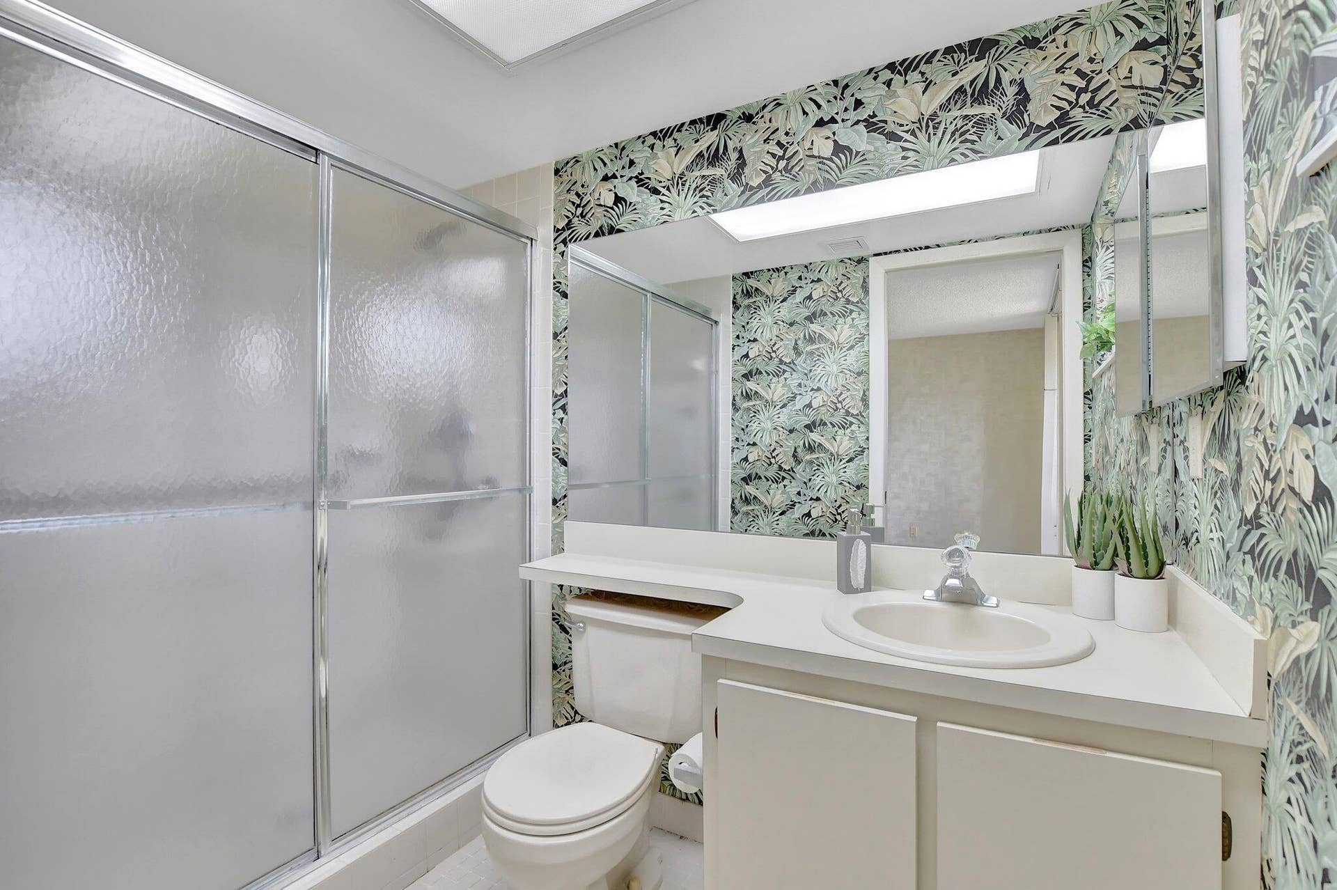 5340 Las Verdes Circle, #208, Delray Beach, FL 33484 17-web-or-mls-DSC_3061
