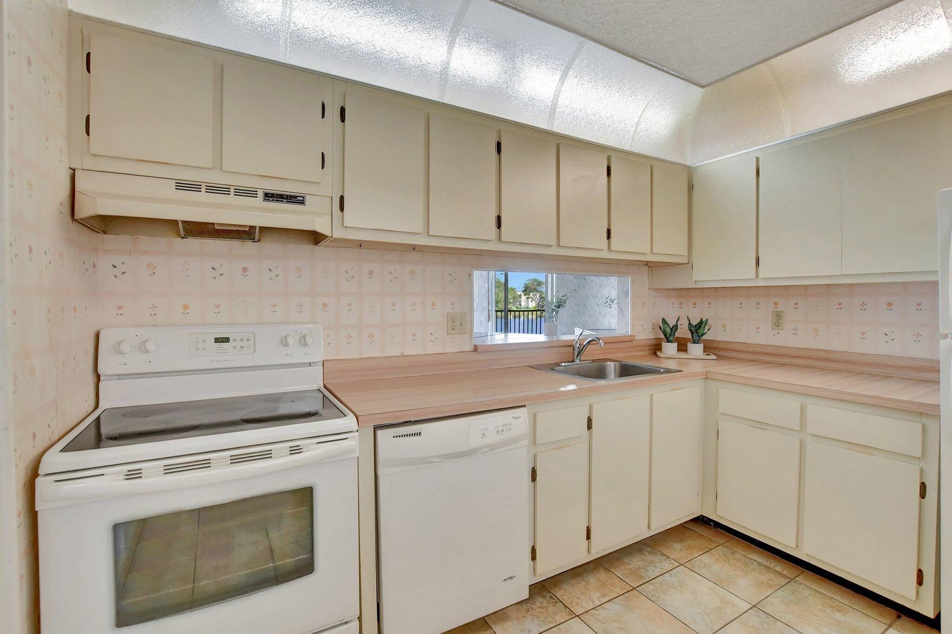 5340 Las Verdes Circle, #208, Delray Beach, FL 33484 11-web-or-mls-DSC_3031