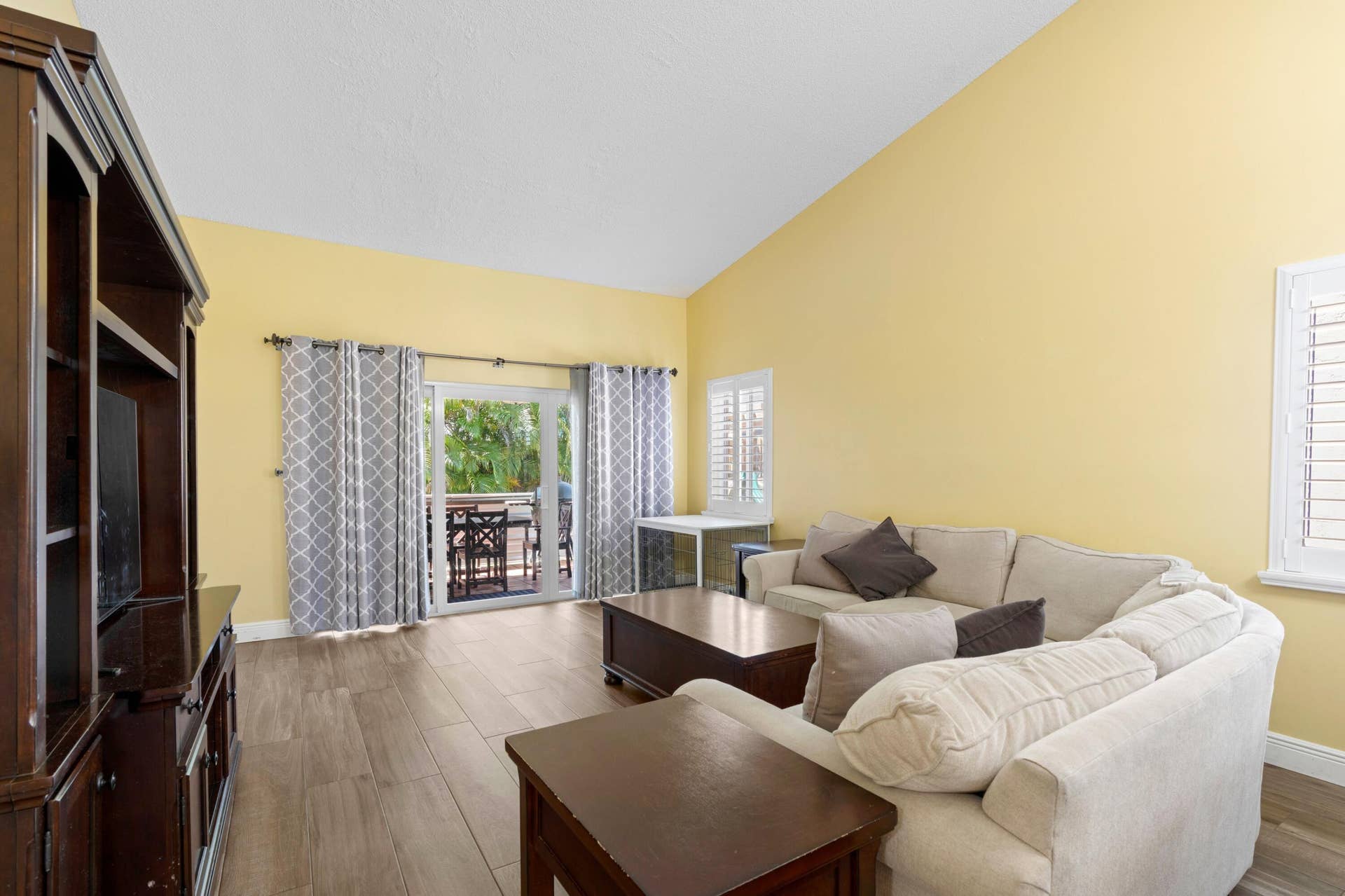 8584 Shawe Way, Boca Raton, FL 33433 Living Room