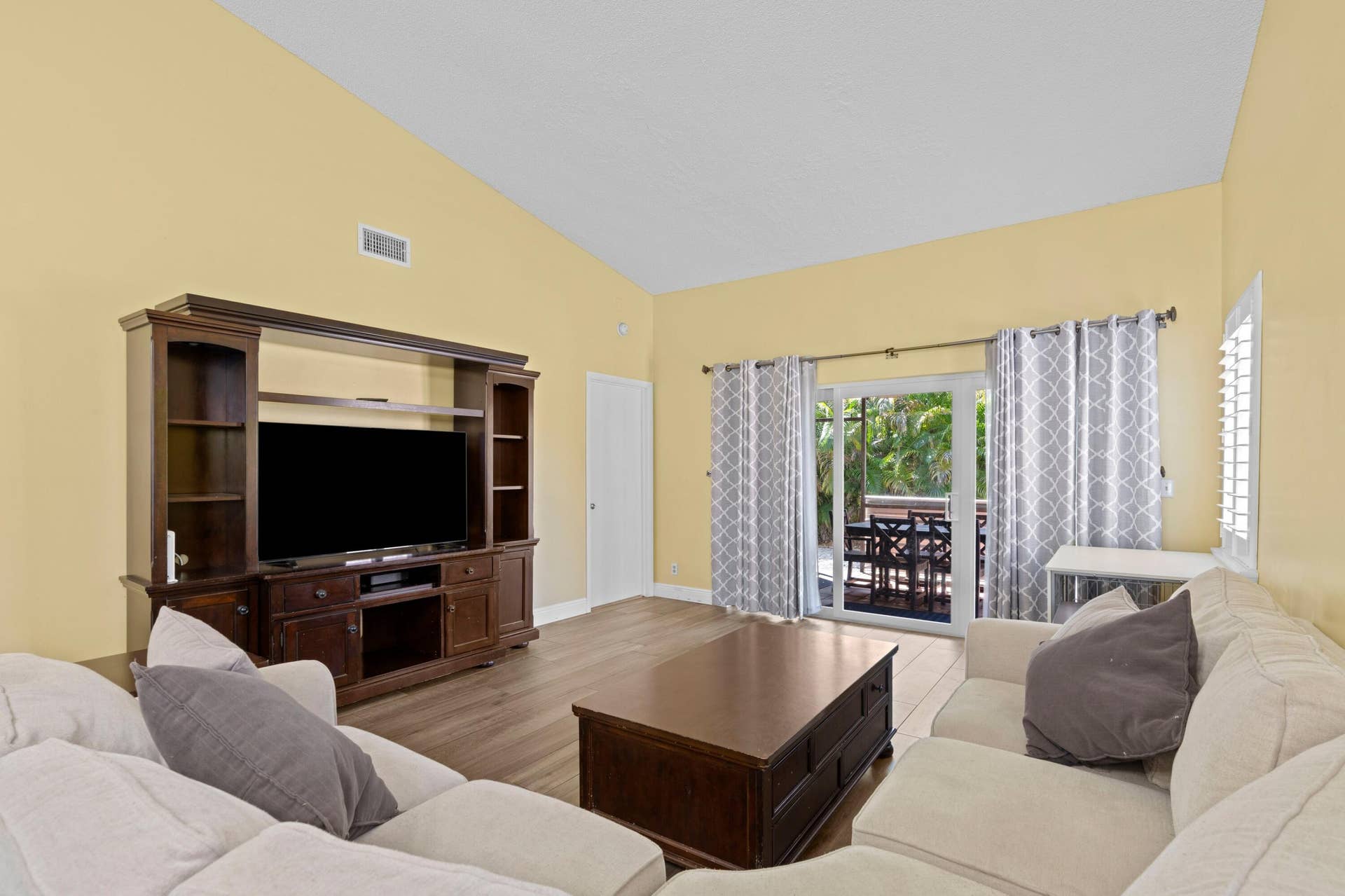 8584 Shawe Way, Boca Raton, FL 33433 Living Room