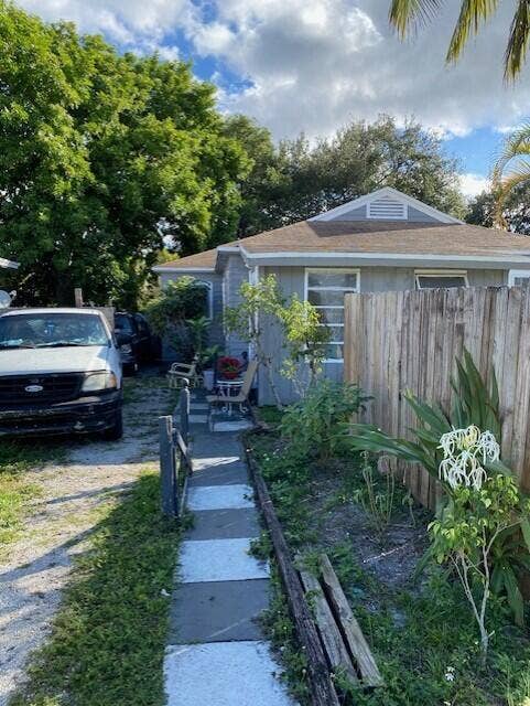 102 NW 28th Way, Fort Lauderdale, FL 33311 Front 2