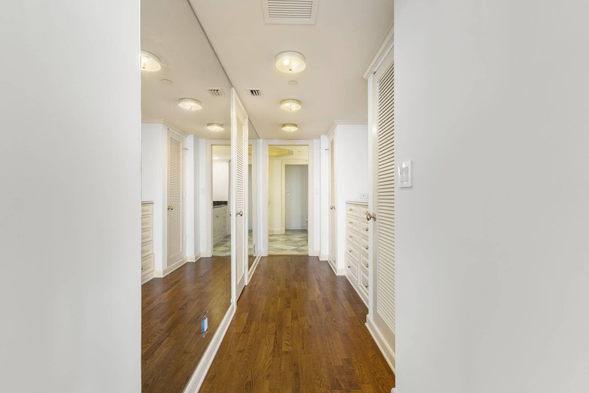 529 S Flagler Drive, #12 Gh, West Palm Beach, FL 33401 Hall to Primary Bath / Closet