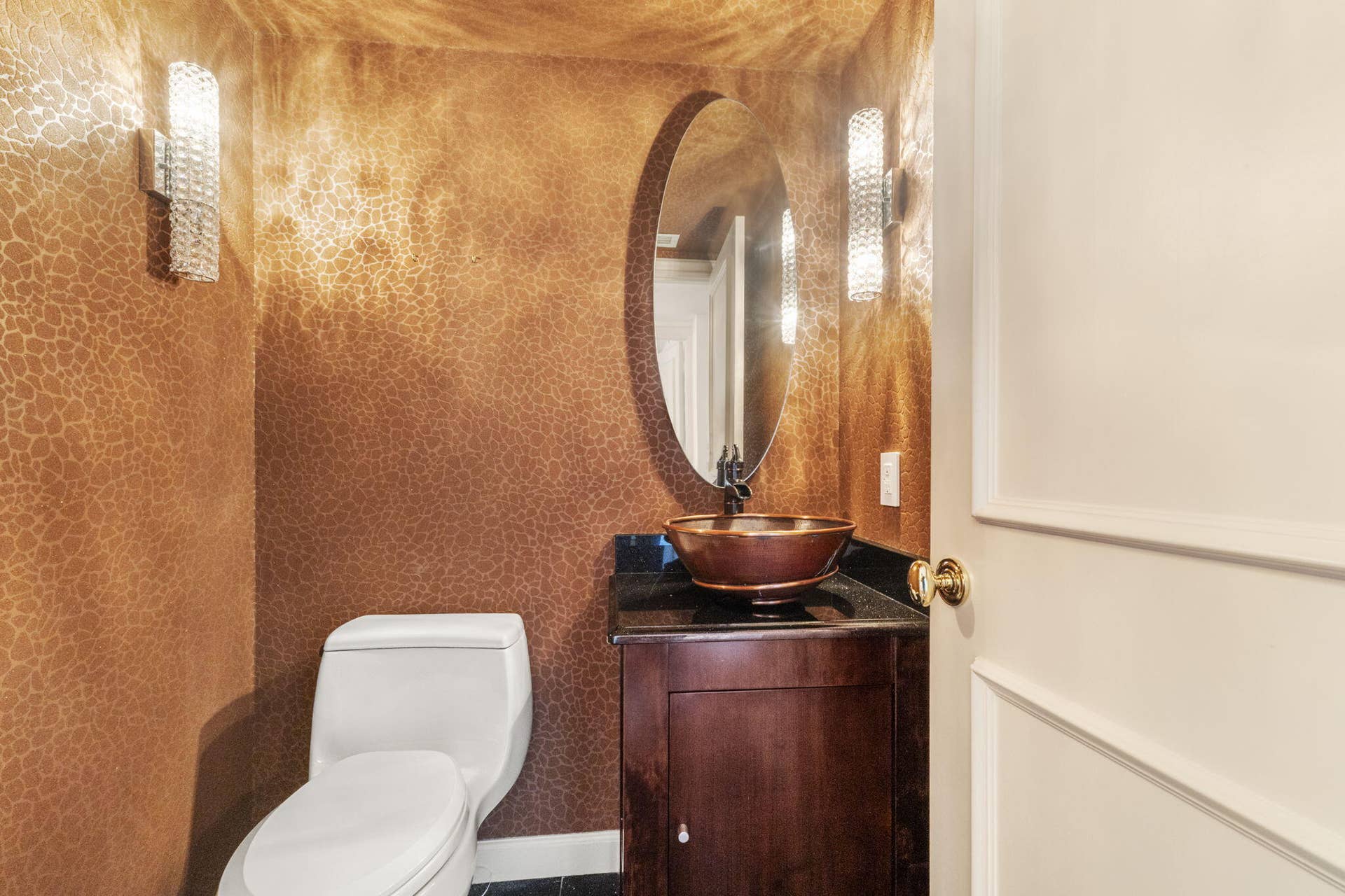 529 S Flagler Drive, #12 Gh, West Palm Beach, FL 33401 Half Bath off Entry Hall