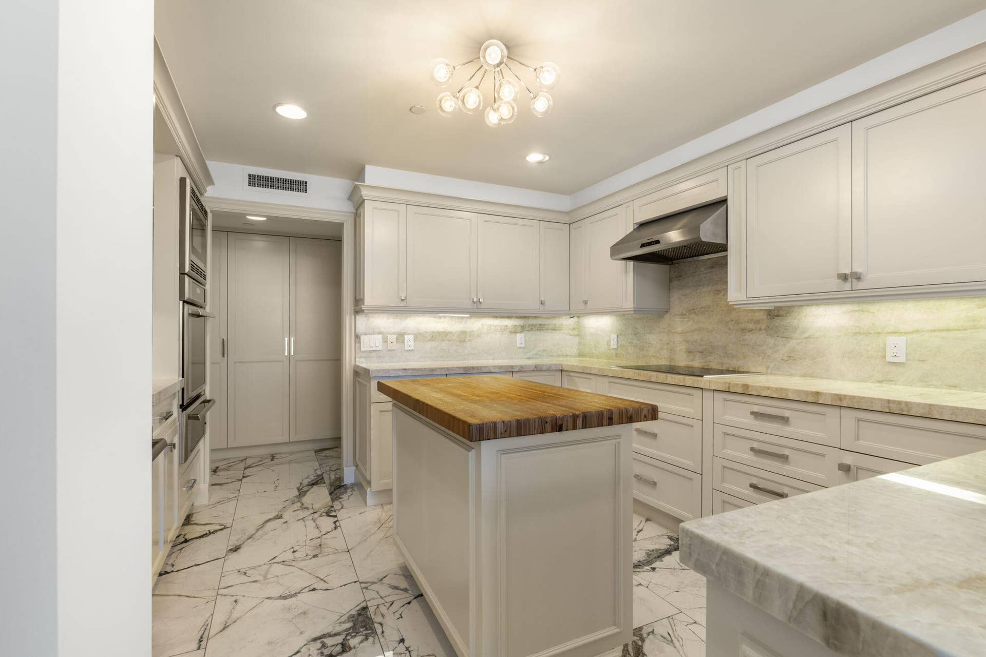 529 S Flagler Drive, #12 Gh, West Palm Beach, FL 33401 Kitchen