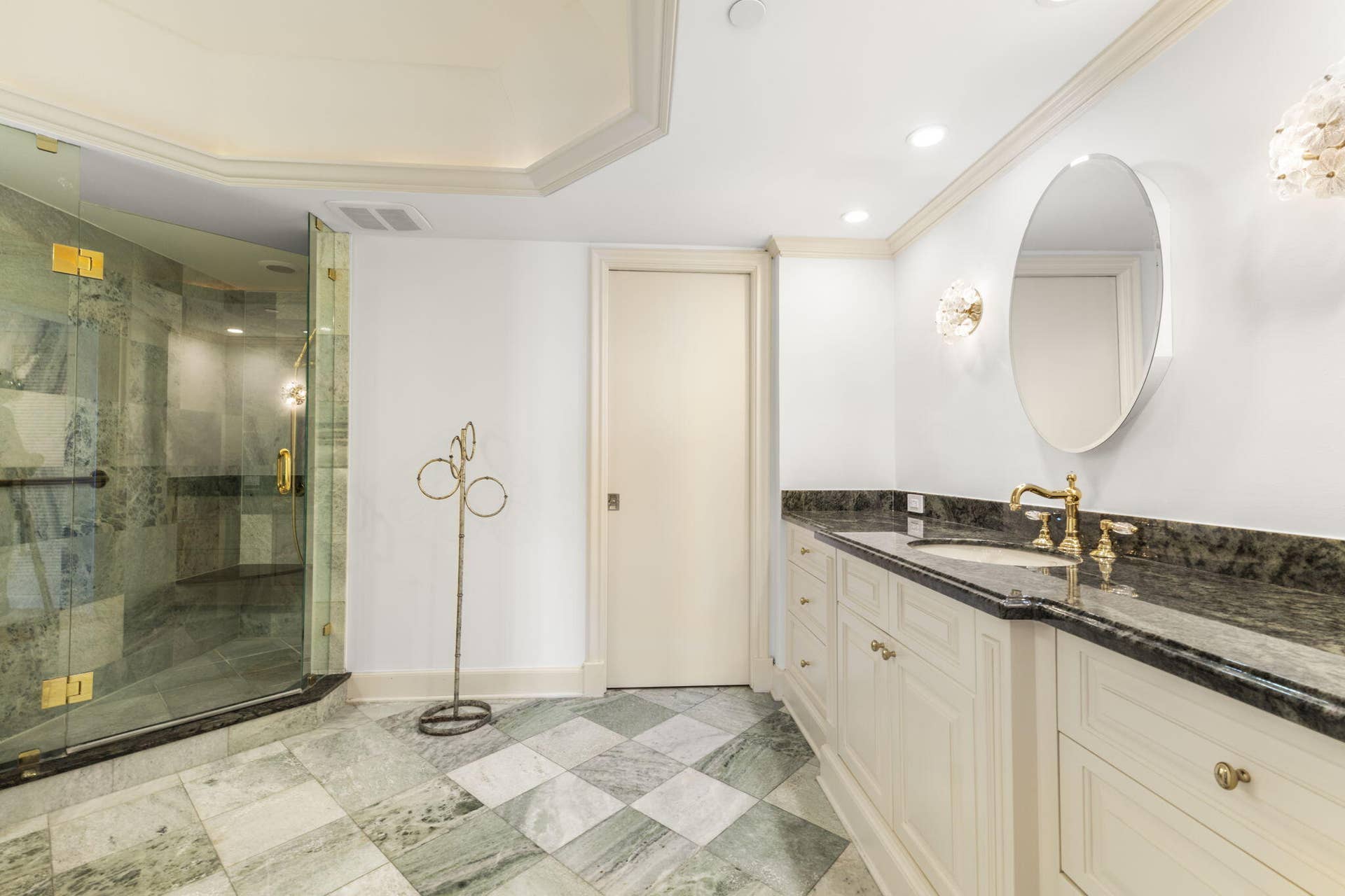529 S Flagler Drive, #12 Gh, West Palm Beach, FL 33401 Primary Bath