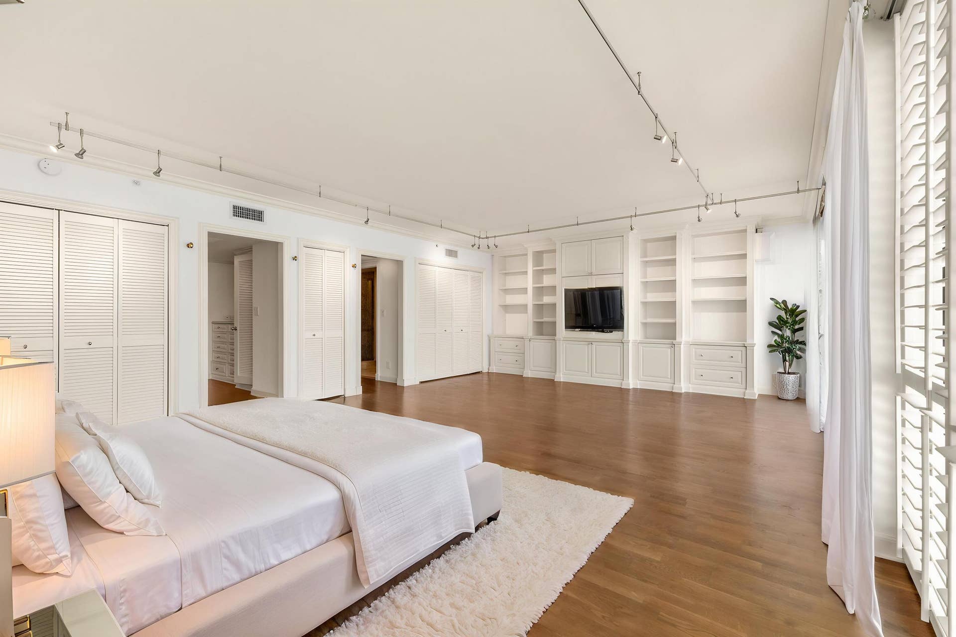 529 S Flagler Drive, #12 Gh, West Palm Beach, FL 33401 Virtually Staged