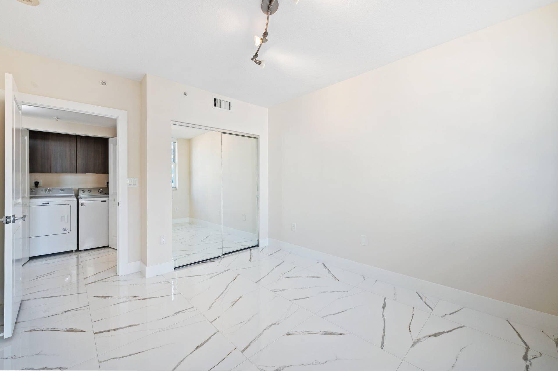 347 N New River Drive E, #1509, Fort Lauderdale, FL 33301 29-web-or-mls-347-n-new-river-dr-e-1509
