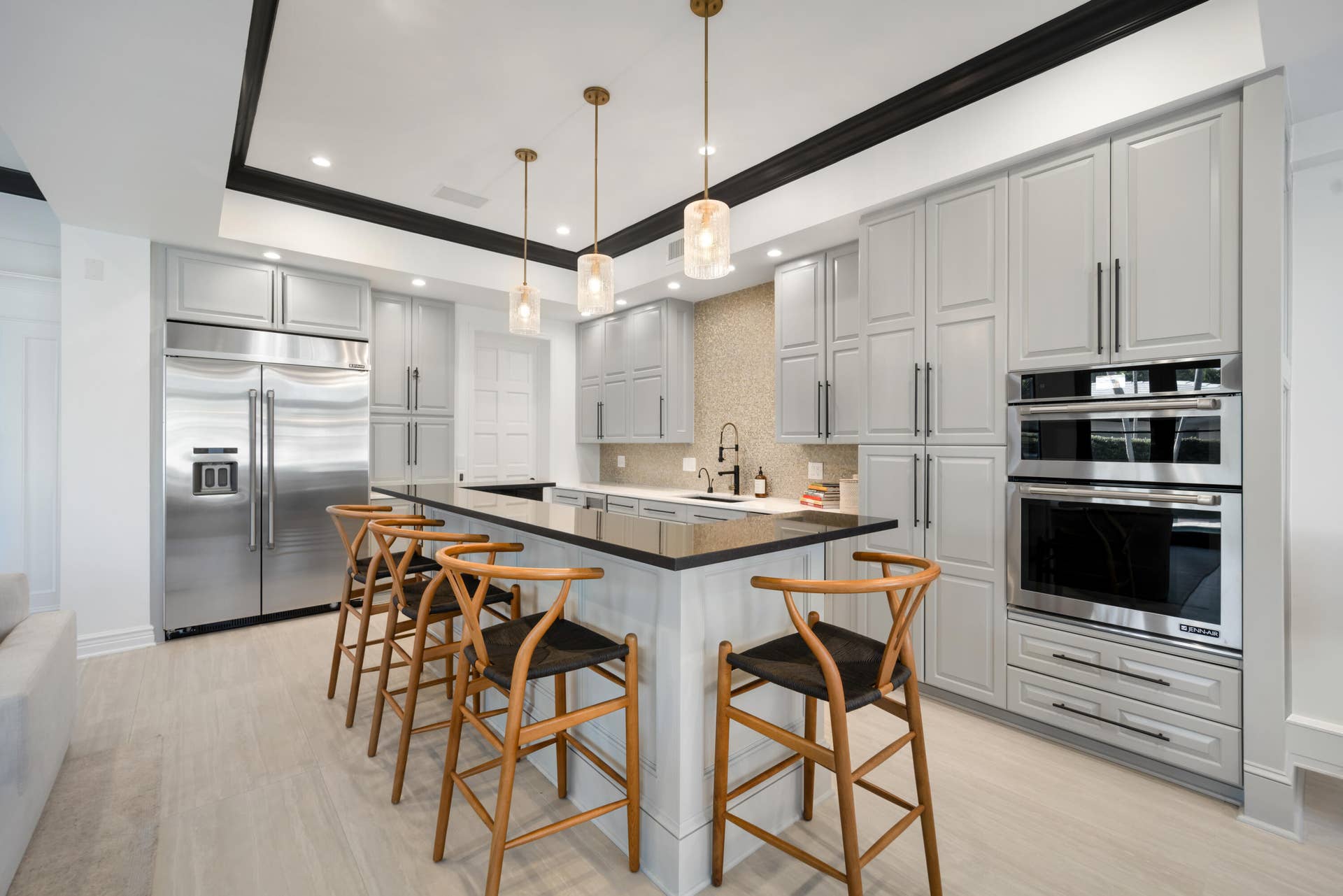 506 Victoria Terrace, Fort Lauderdale, FL 33301 Full Chefs kitchen!