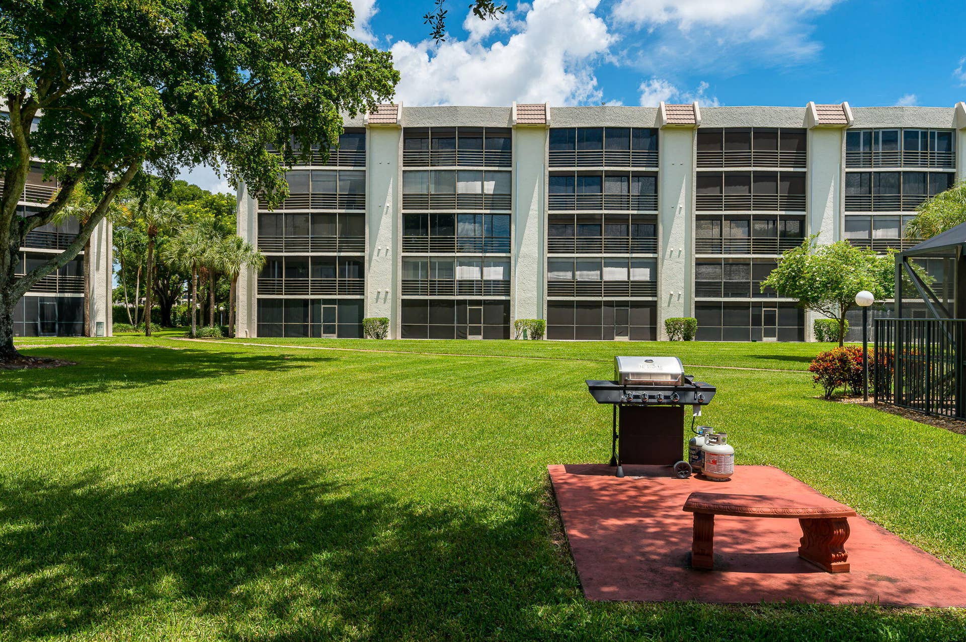 9220 SW 14th Street, #3-208, Boca Raton, FL 33428 Barbeque Area