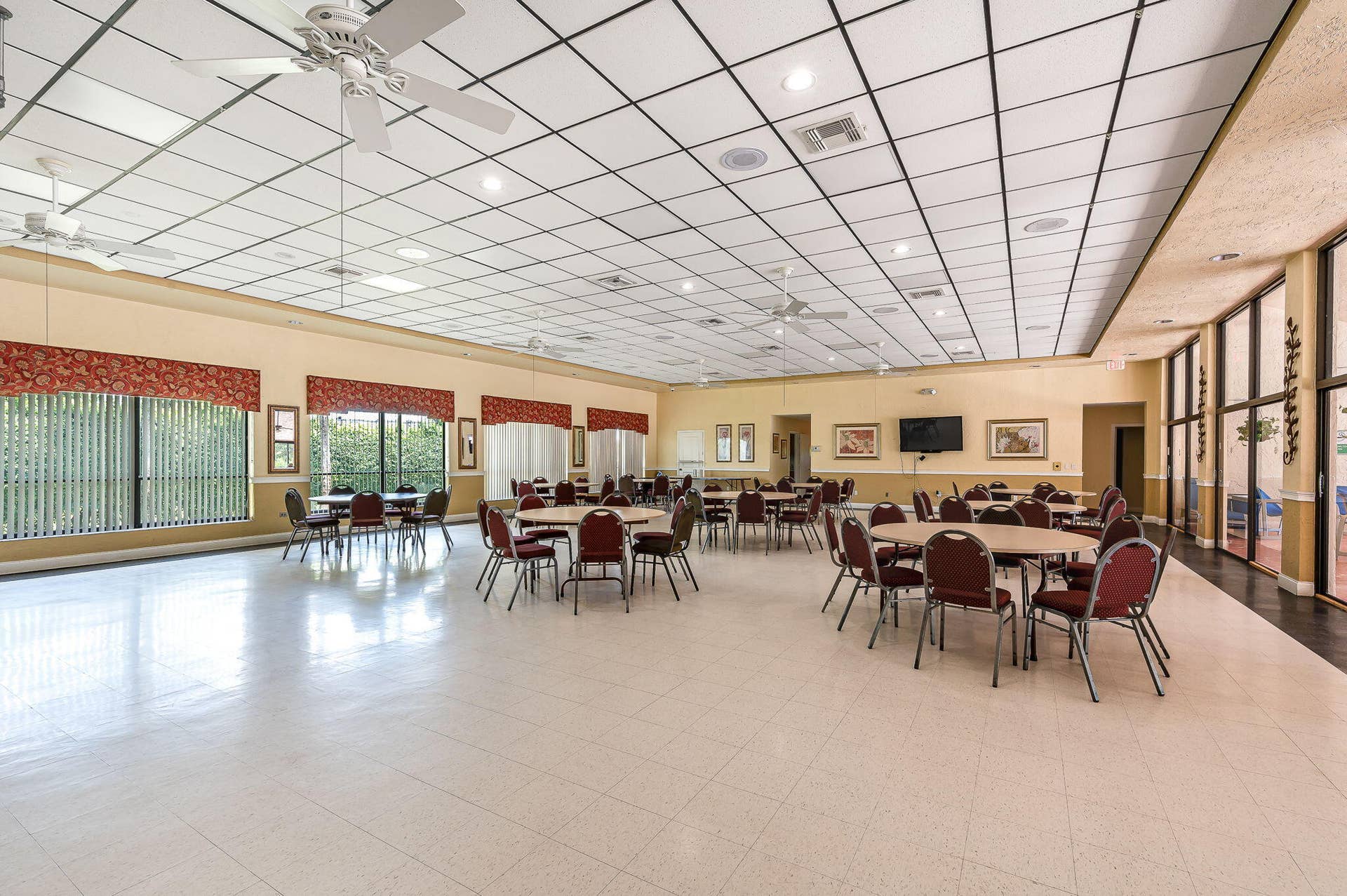 9220 SW 14th Street, #3-208, Boca Raton, FL 33428 Club House Main Room