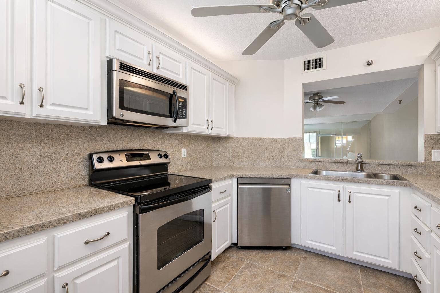 9220 SW 14th Street, #3-208, Boca Raton, FL 33428 Kitchen