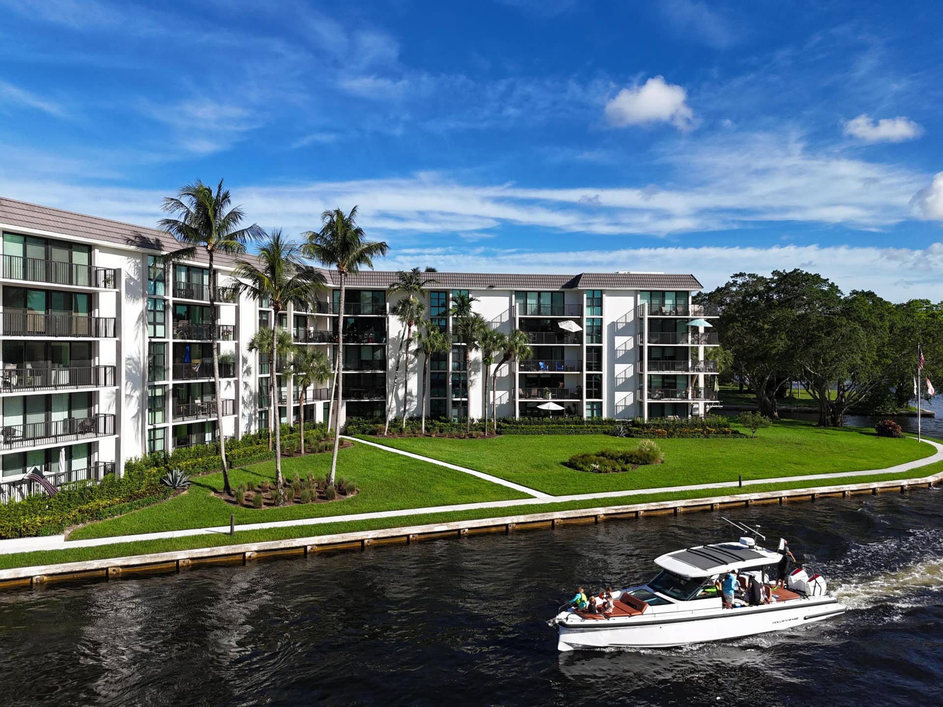 River Reach is a gorgeous, gated waterfront community located in the very desirable downtown Fort Lauderdale neighborhood of Tarpon River.