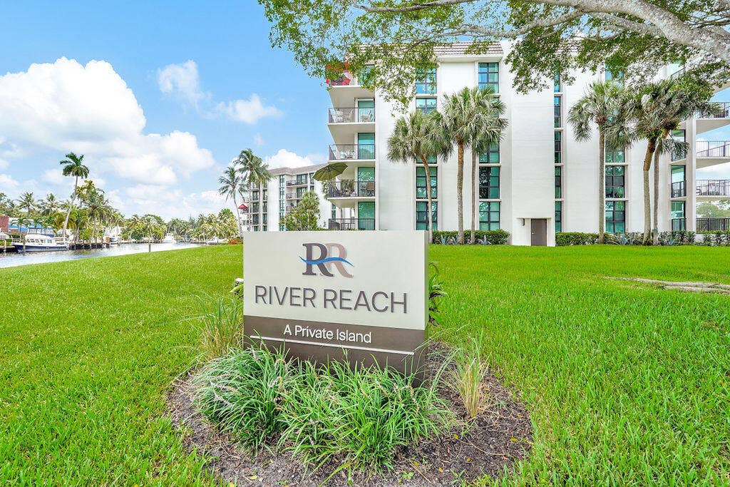 River Reach sign on New River