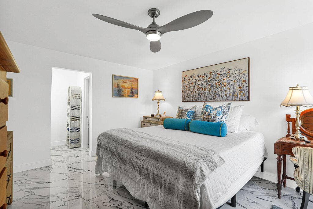 Large primary bedroom