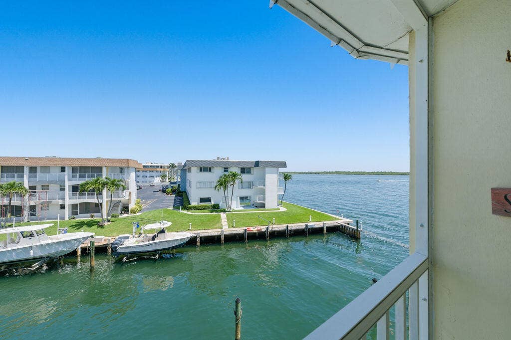 101 Doolen Court, #307, North Palm Beach, FL 33408 Private Balcony