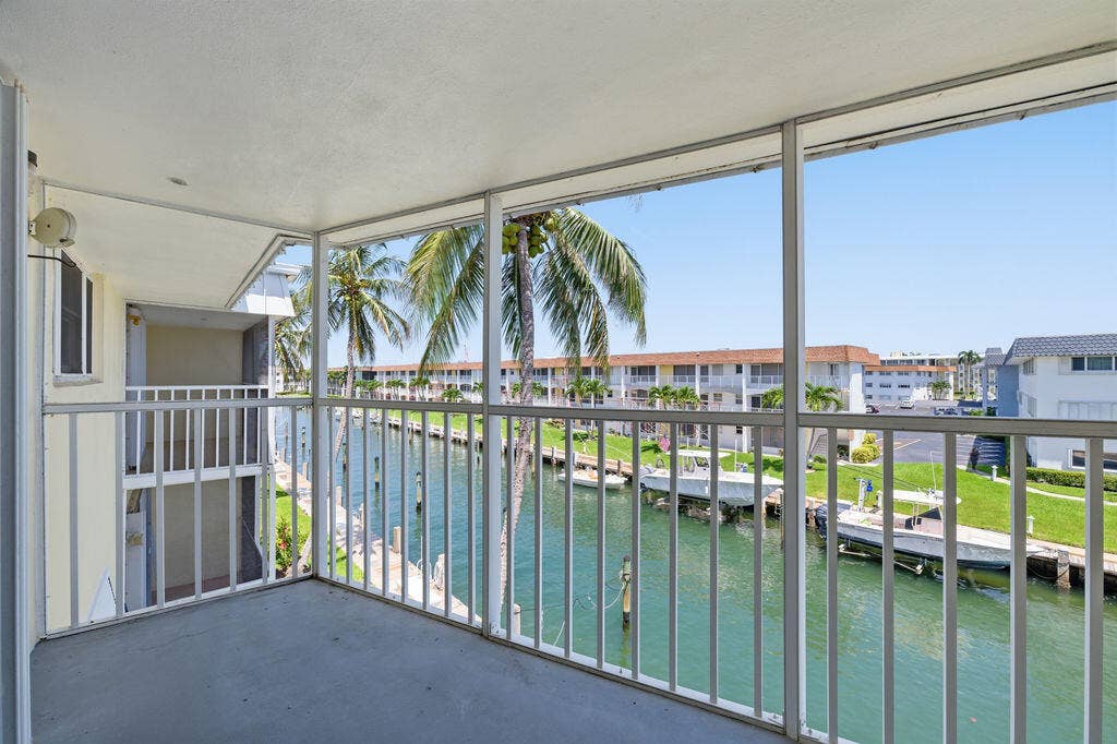 101 Doolen Court, #307, North Palm Beach, FL 33408 Private Balcony