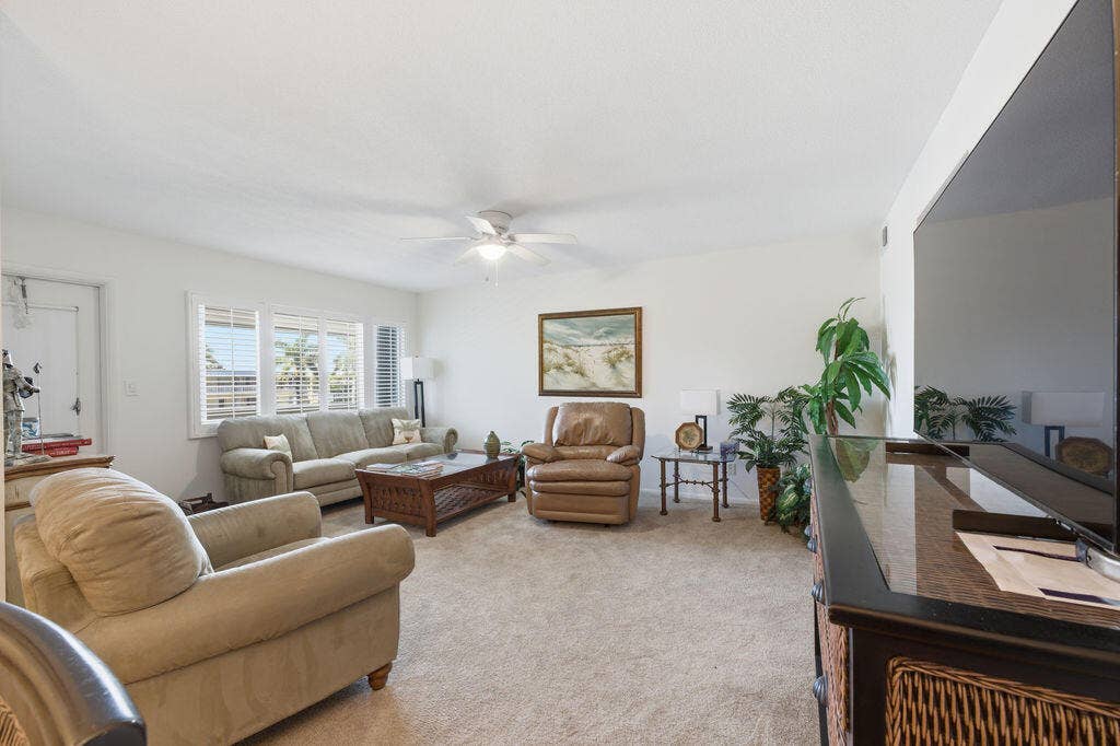 101 Doolen Court, #307, North Palm Beach, FL 33408 Living Room