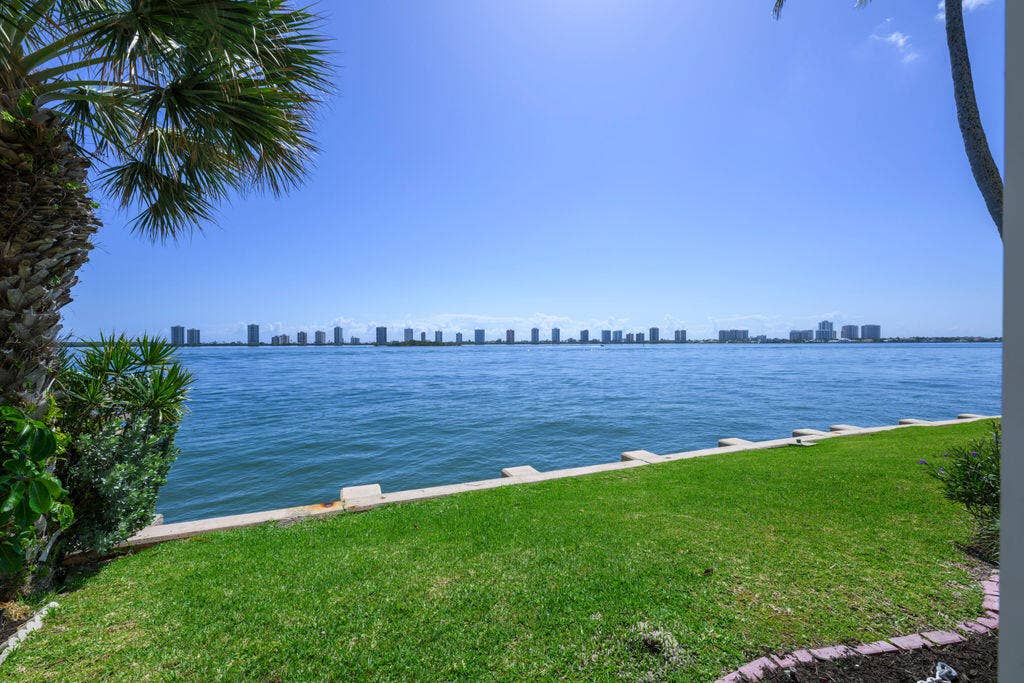 101 Doolen Court, #307, North Palm Beach, FL 33408 View