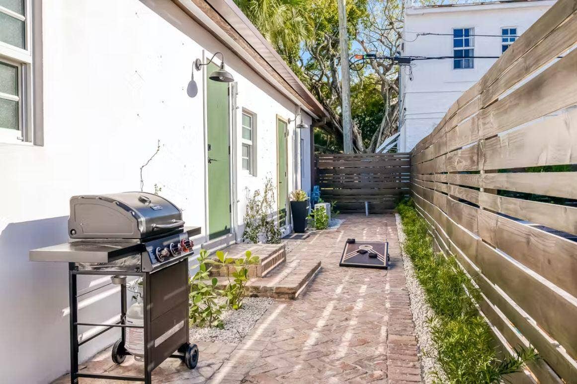 706 Sunset Road, West Palm Beach, FL 33401 12