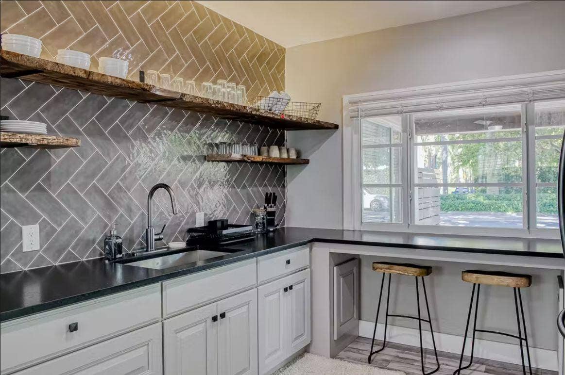 706 Sunset Road, West Palm Beach, FL 33401 17