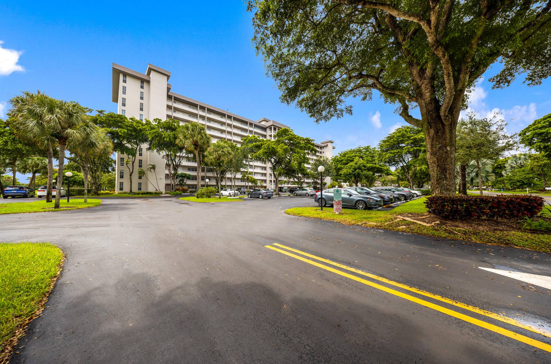 575 Oaks Lane, #1009, Pompano Beach, FL 33069 575 Oaks Ln-Pompano Beach-Natalia Hunter