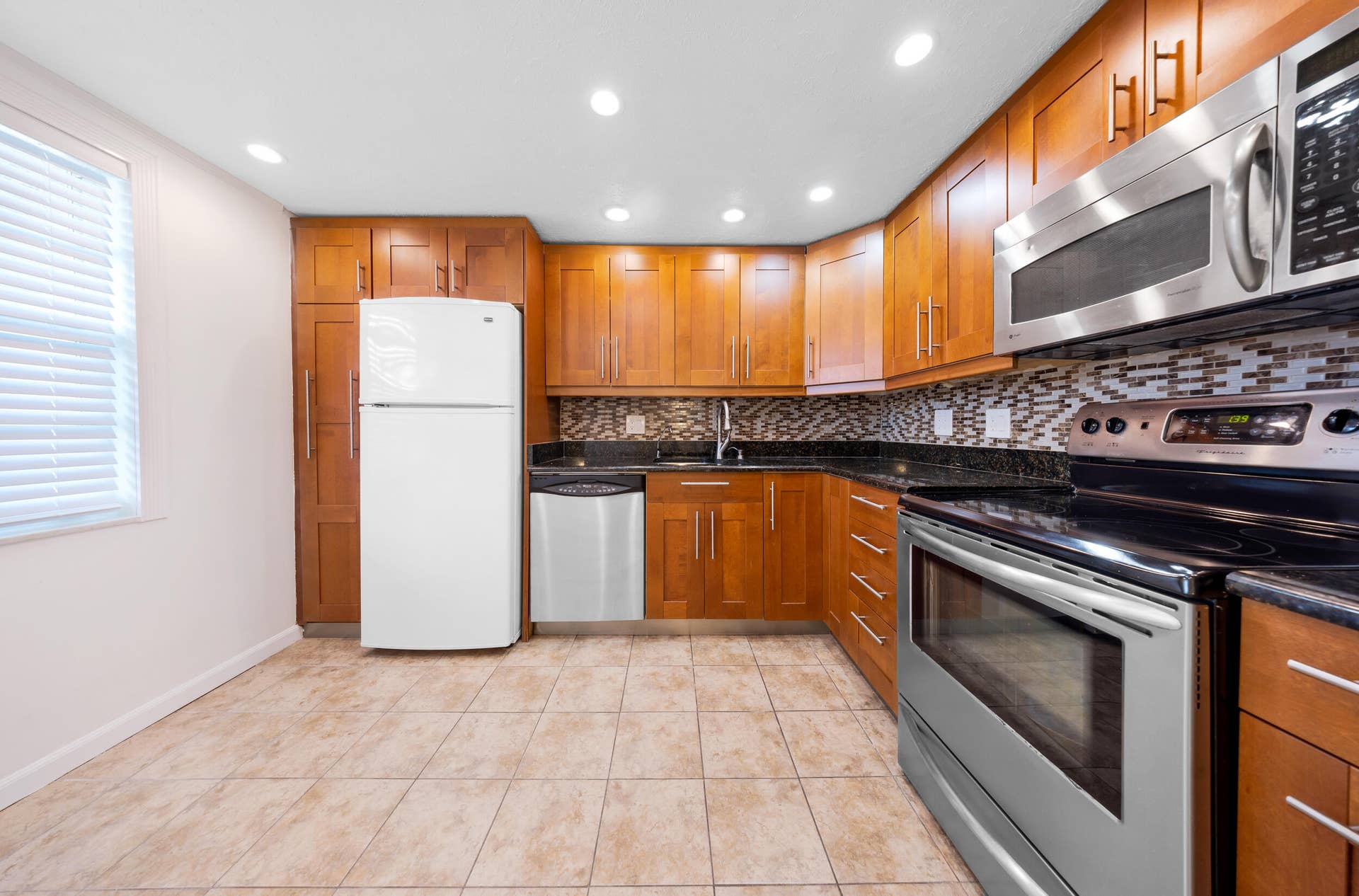 575 Oaks Lane, #1009, Pompano Beach, FL 33069 575 Oaks Ln-Pompano Beach-Natalia Hunter
