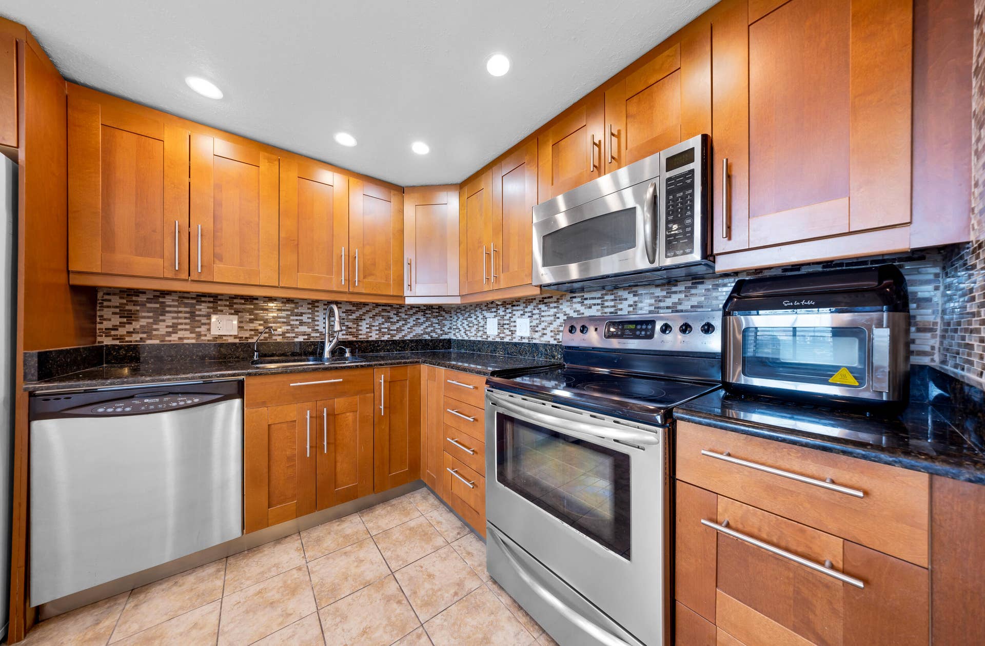 575 Oaks Lane, #1009, Pompano Beach, FL 33069 575 Oaks Ln-Pompano Beach-Natalia Hunter