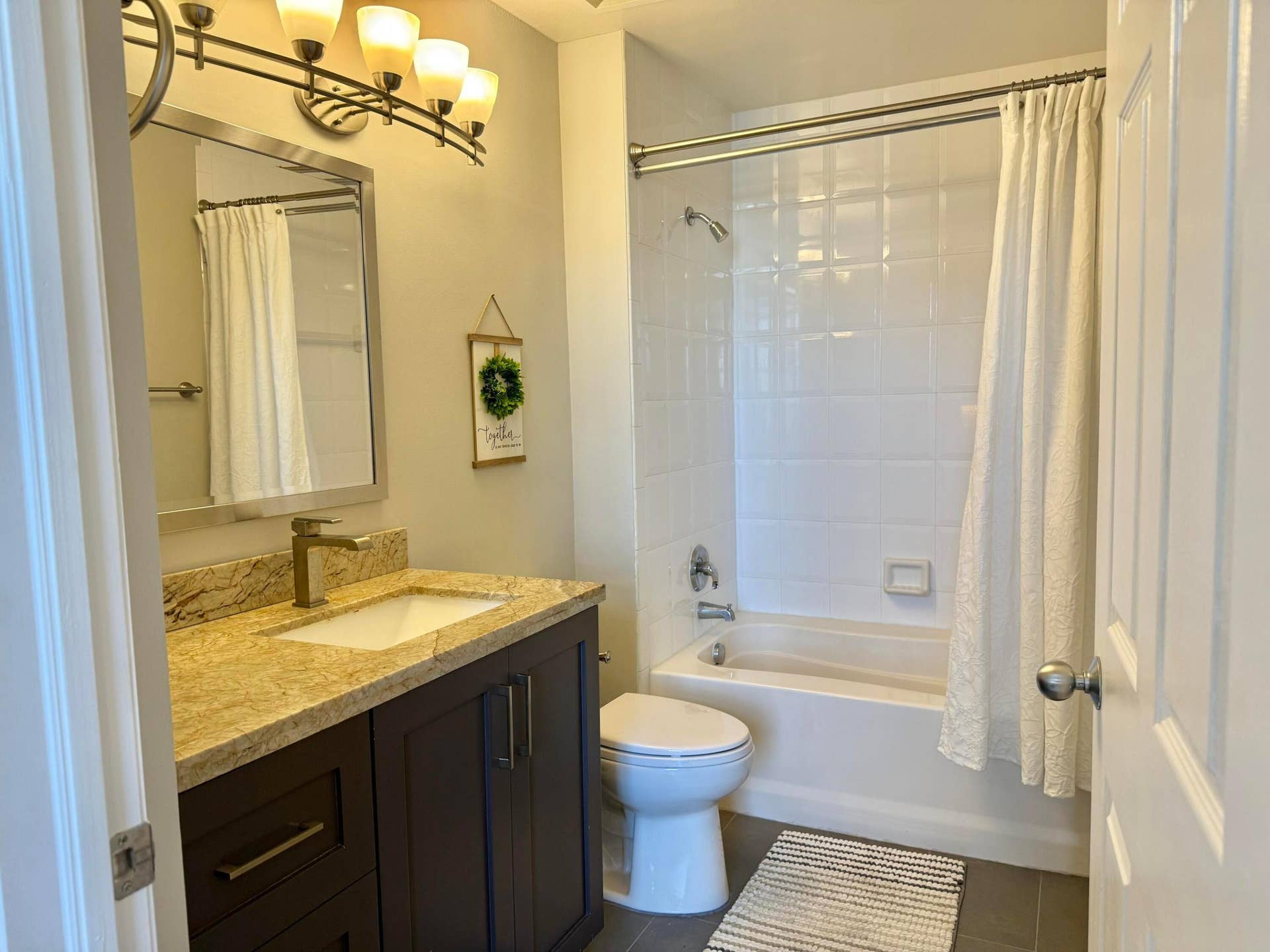 SECOND MASTER BATH