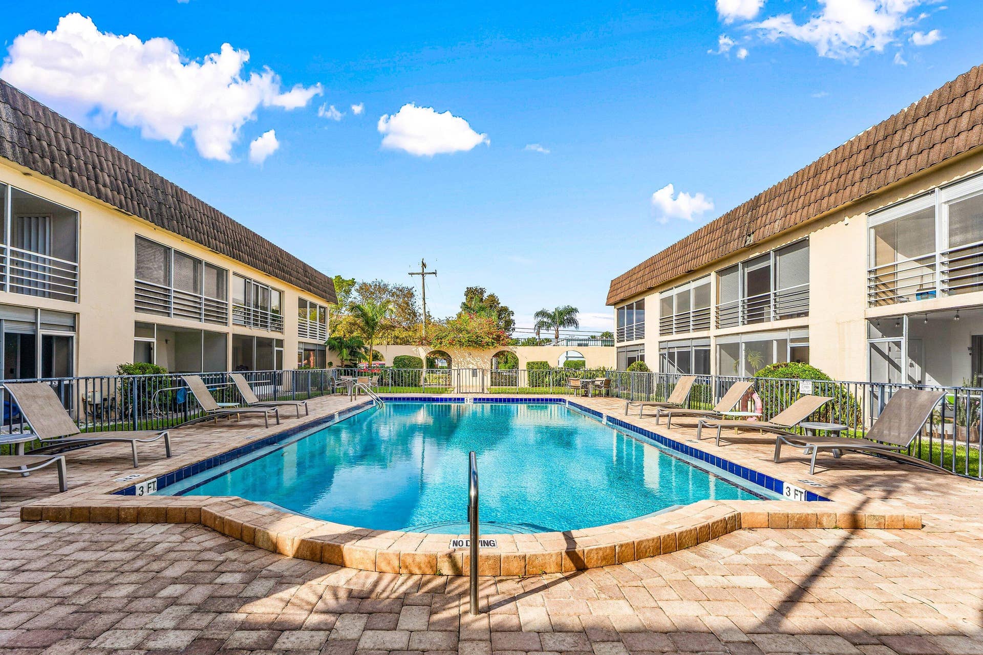 342 Southwind Drive, #102, North Palm Beach, FL 33408 Community Pool