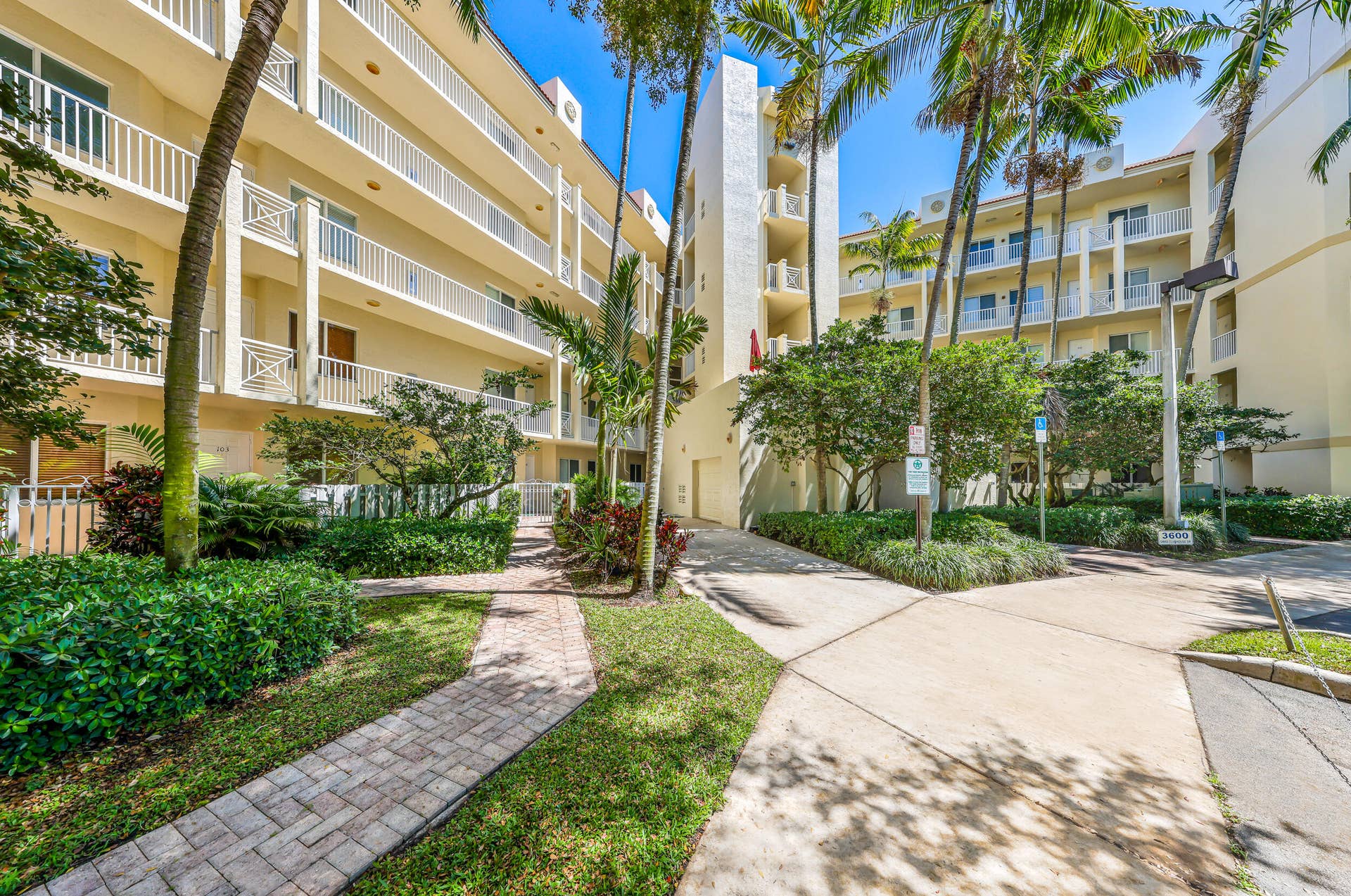 3600 oaks clubhouse dr pompano beach-Nat