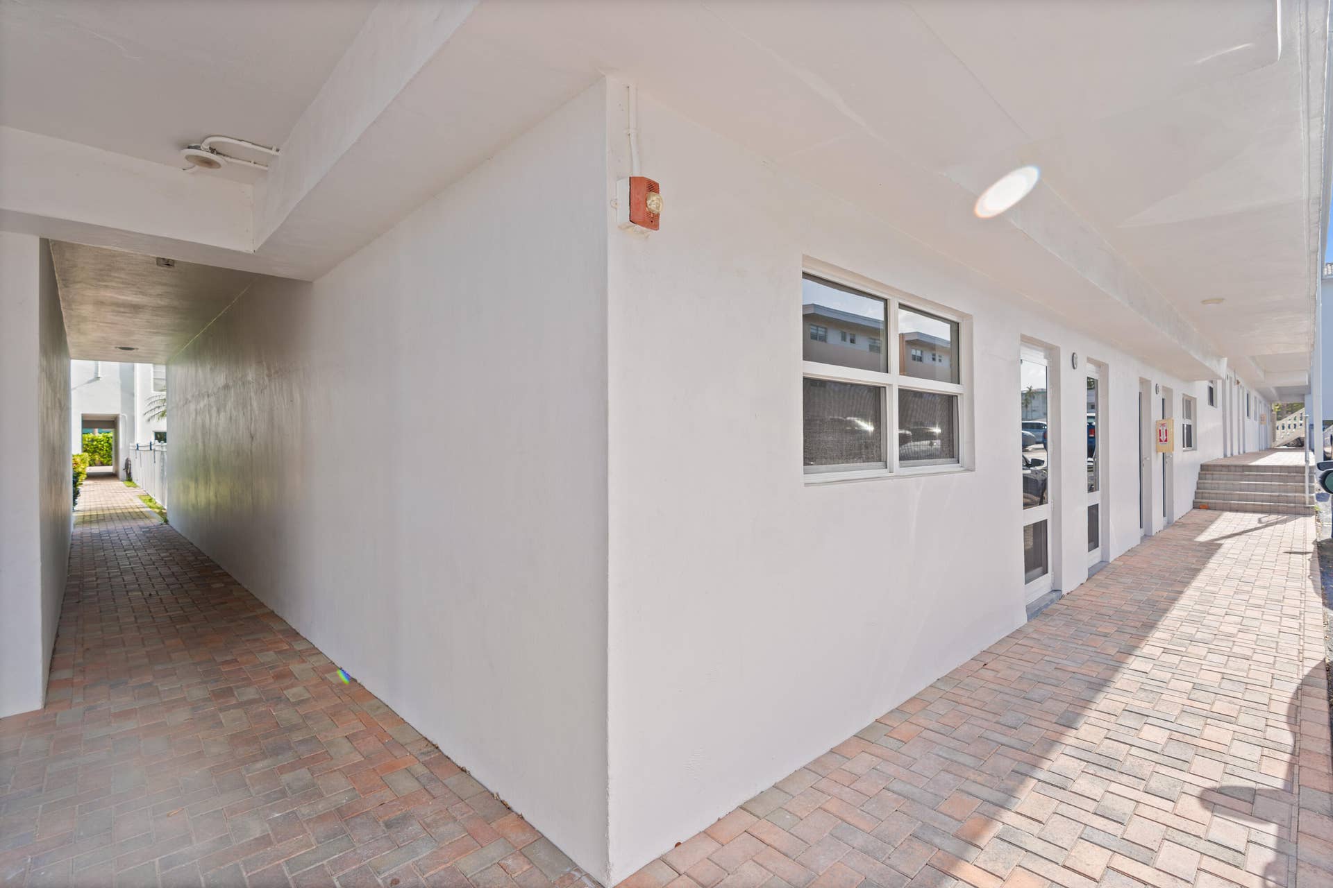 CORNER UNIT