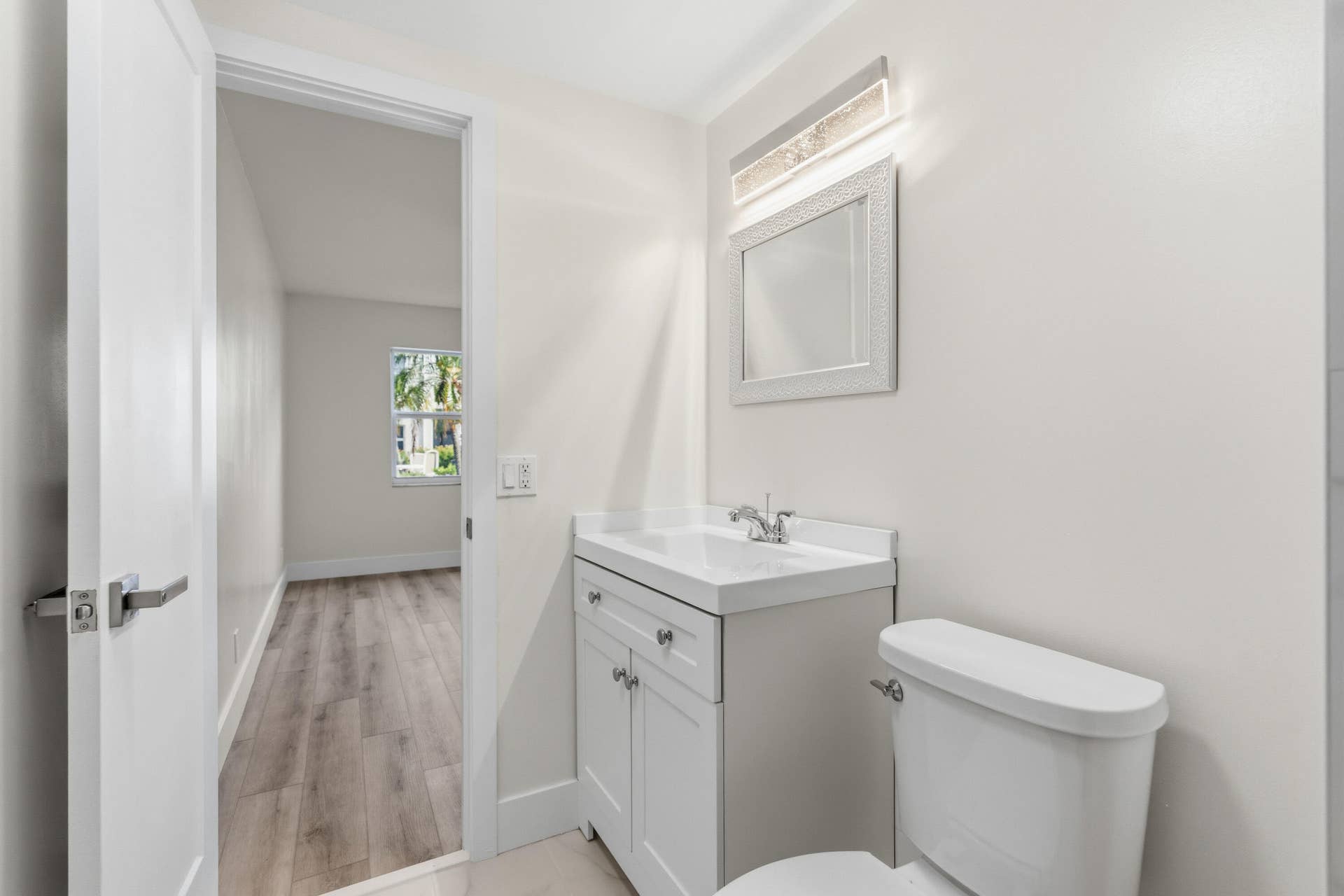 PRIMARY BEDROOM WITH ENSUITE