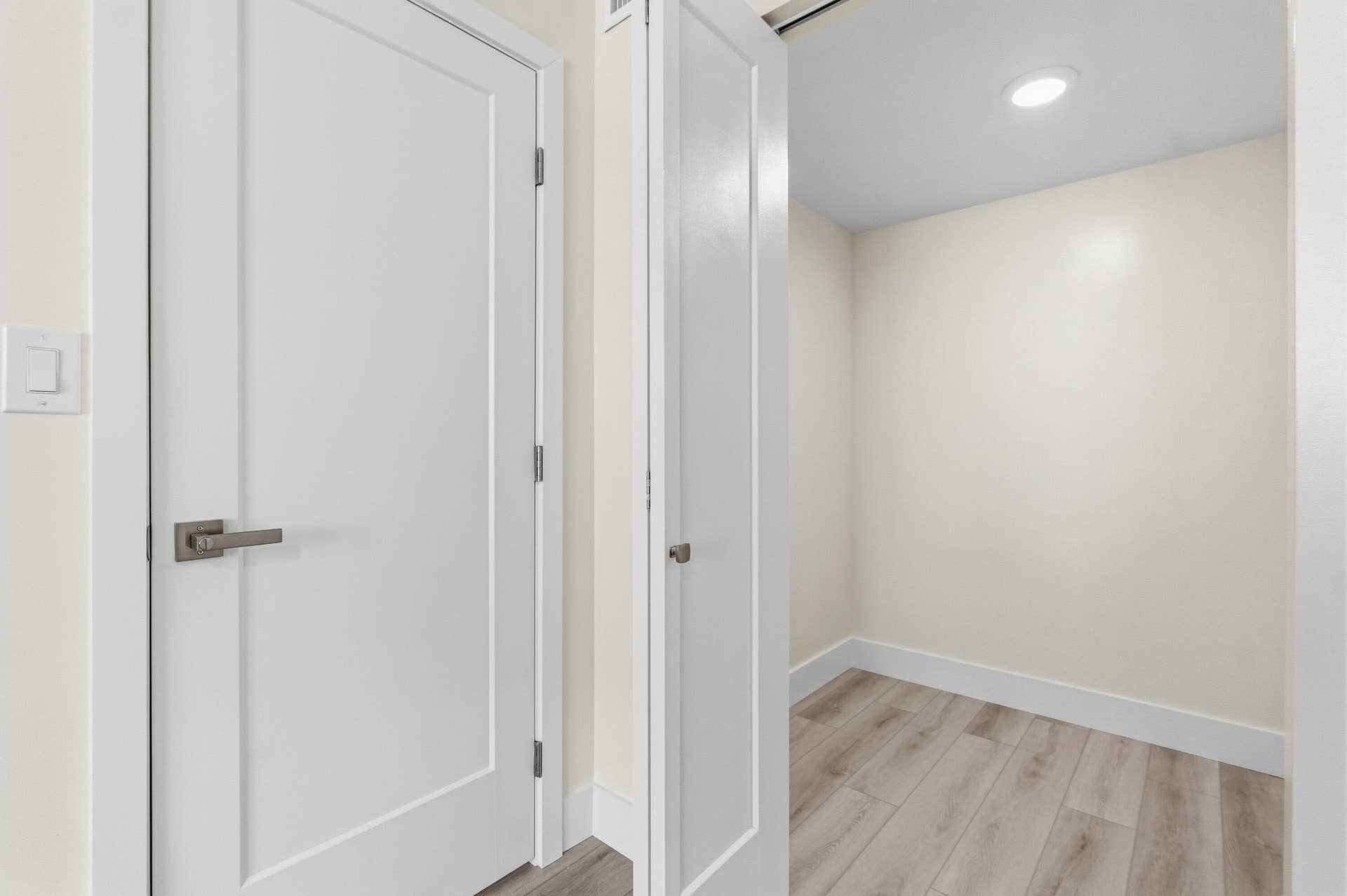 PRIMARY BEDROOM WITH ENSUITE