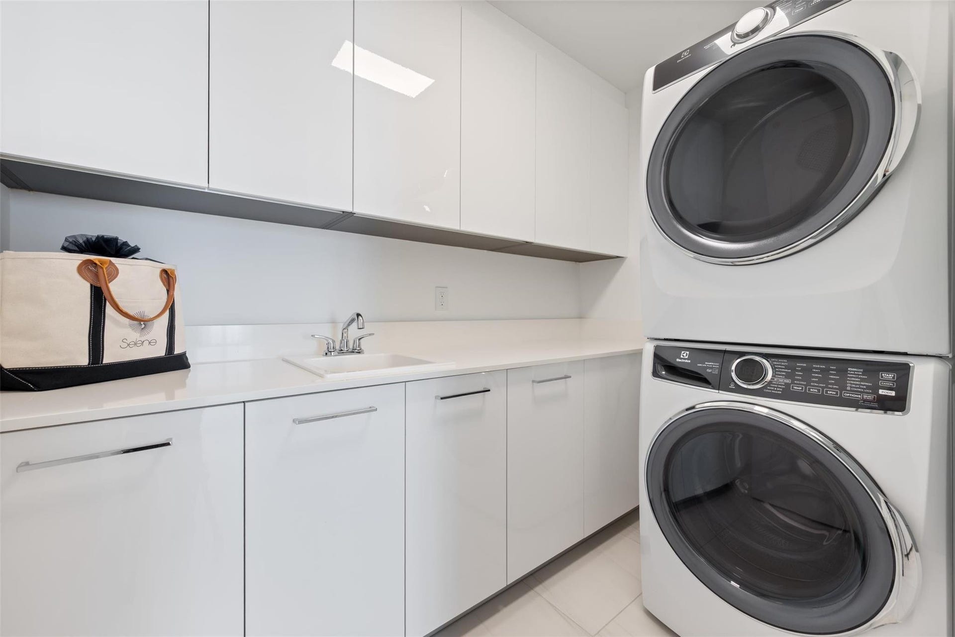 153 N Seabreeze Boulevard, #Unit 1105s, Fort Lauderdale, FL 33304 Laundry w/ sink and plenty of storage