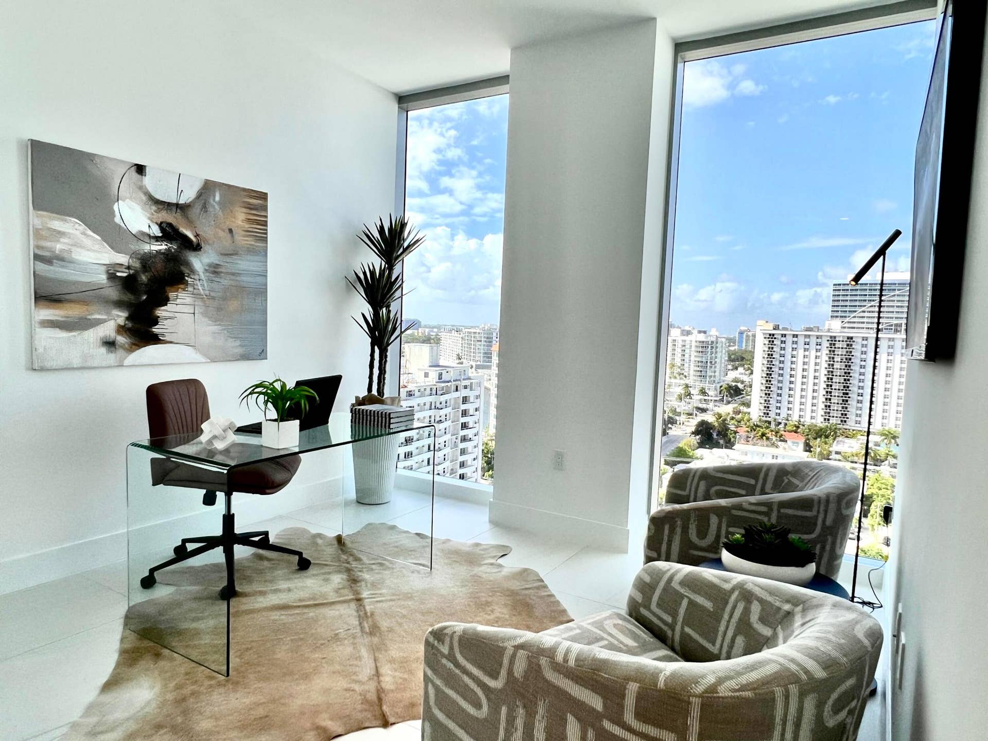 153 N Seabreeze Boulevard, #Unit 1105s, Fort Lauderdale, FL 33304 Ideal for office or Murphy Bed with desk.