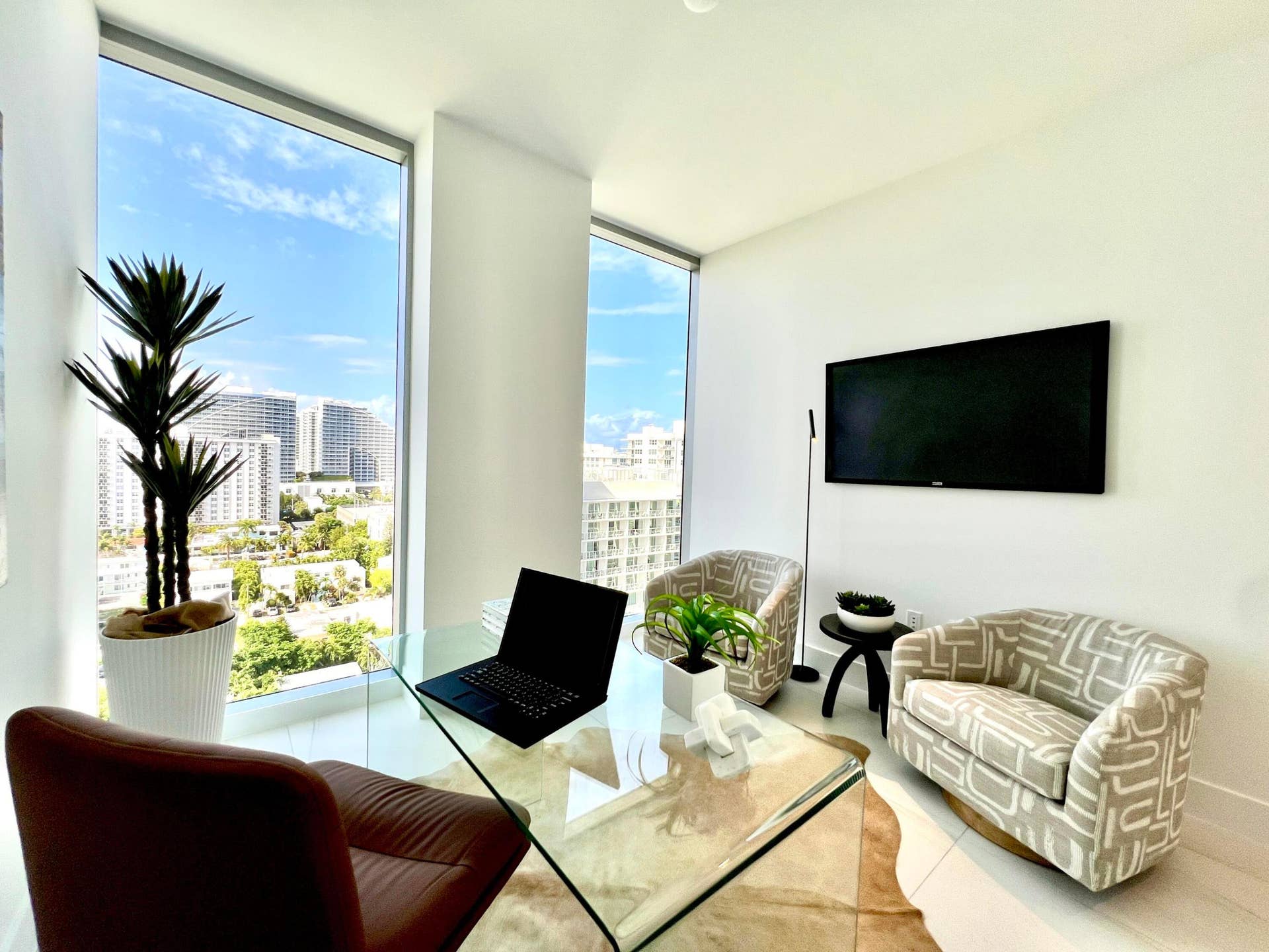 153 N Seabreeze Boulevard, #Unit 1105s, Fort Lauderdale, FL 33304 Ideal for office or Murphy Bed with desk.